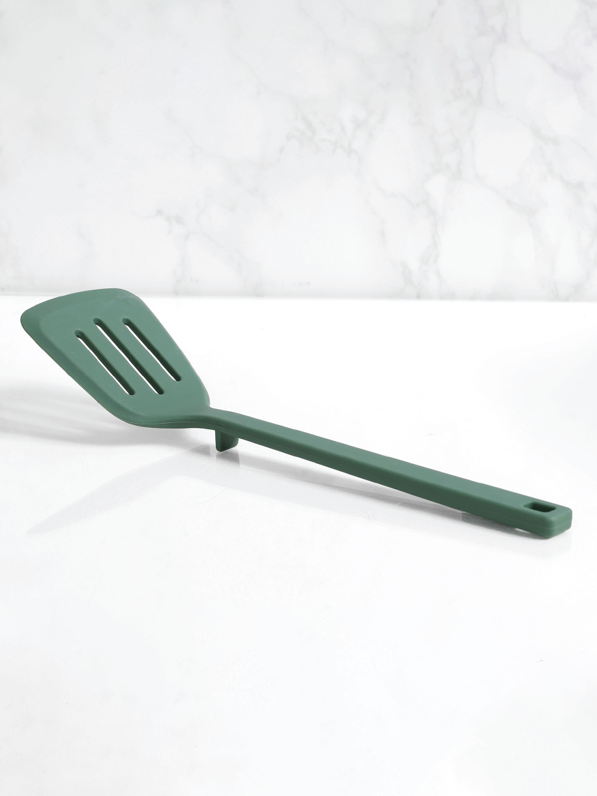 Silicone flipper green that does not touch the floor