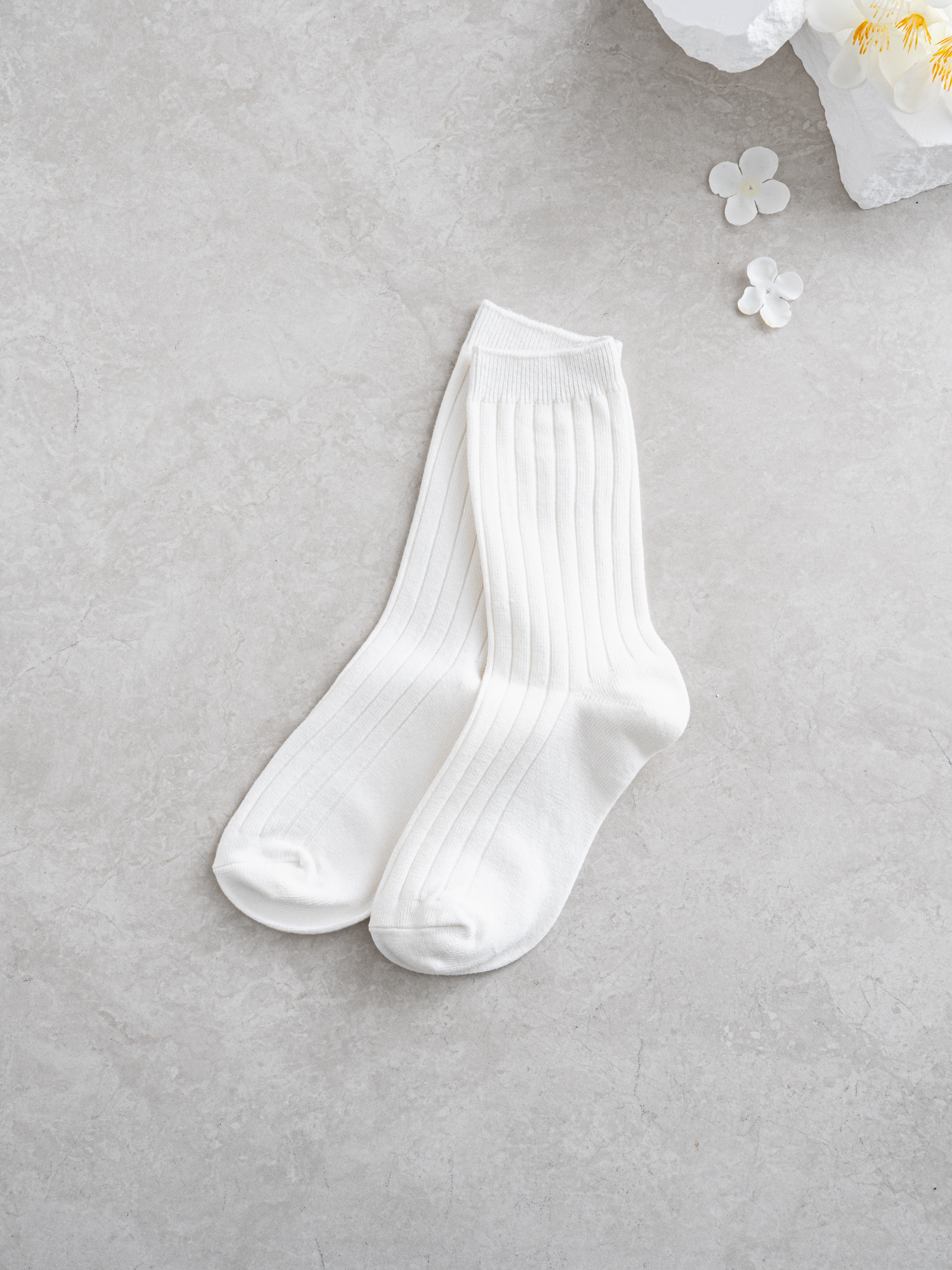 Monfoot Women's Wide Ribbed Long Socks White