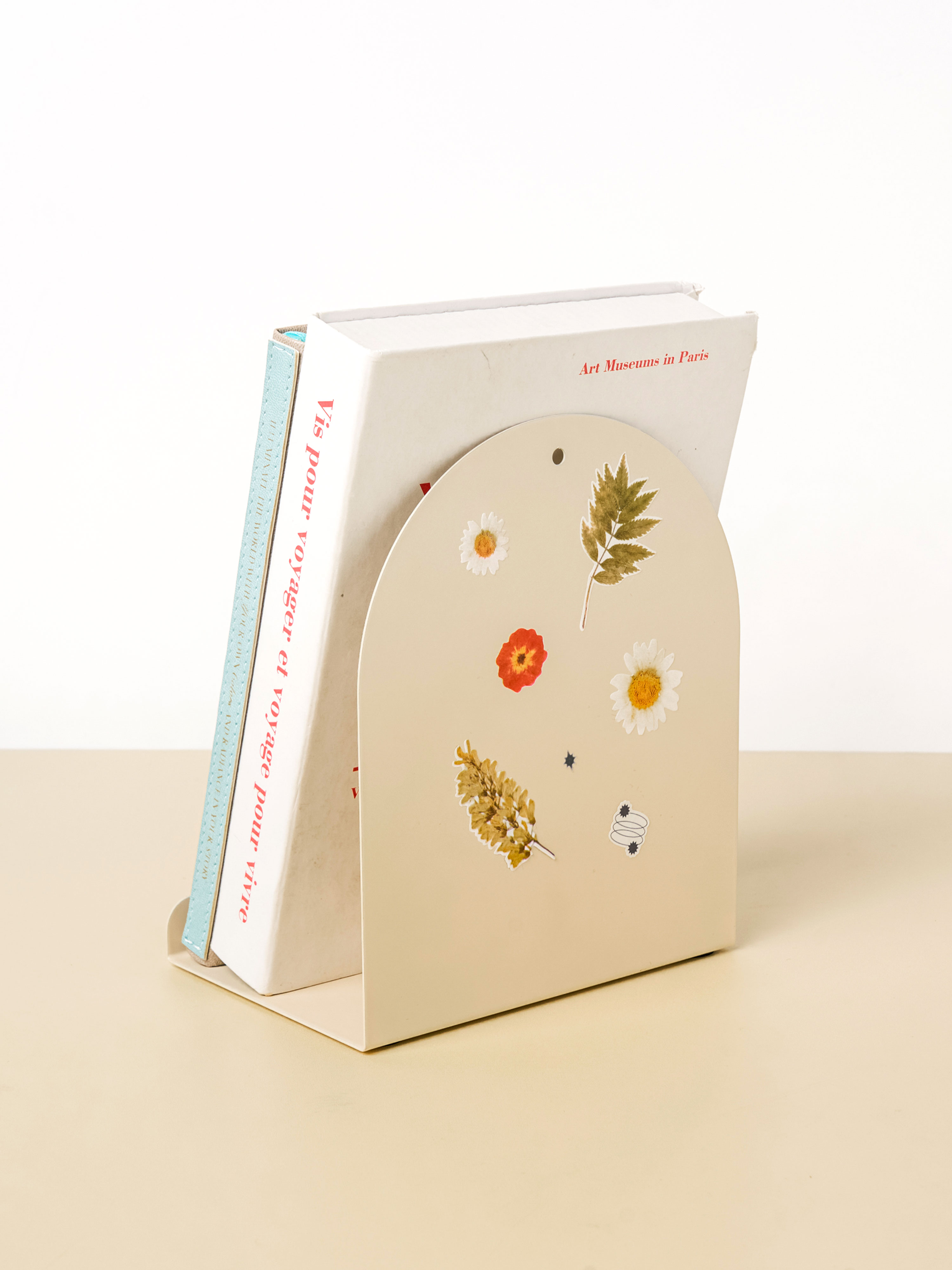 Retro L-shaped book stand