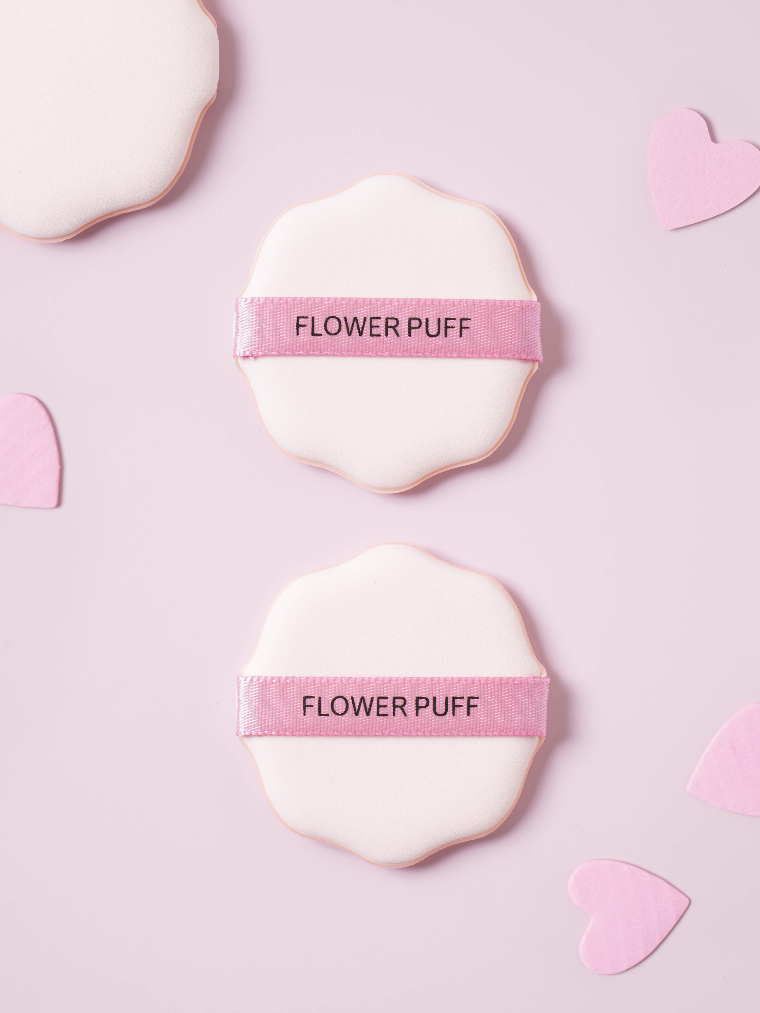 2 flower-shaped puffs