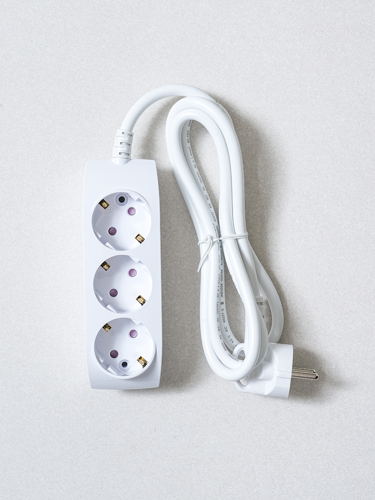 Grounded multi-outlet 3-prong 1.5 m