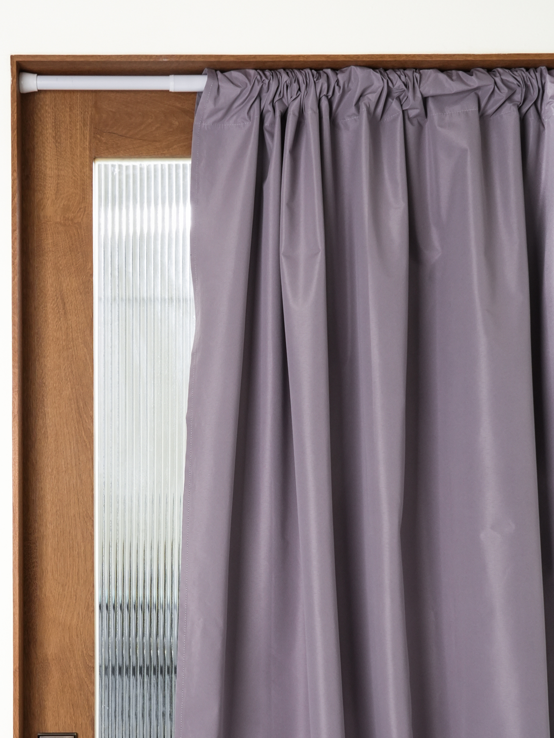 Monochromatic blackout curtain 140