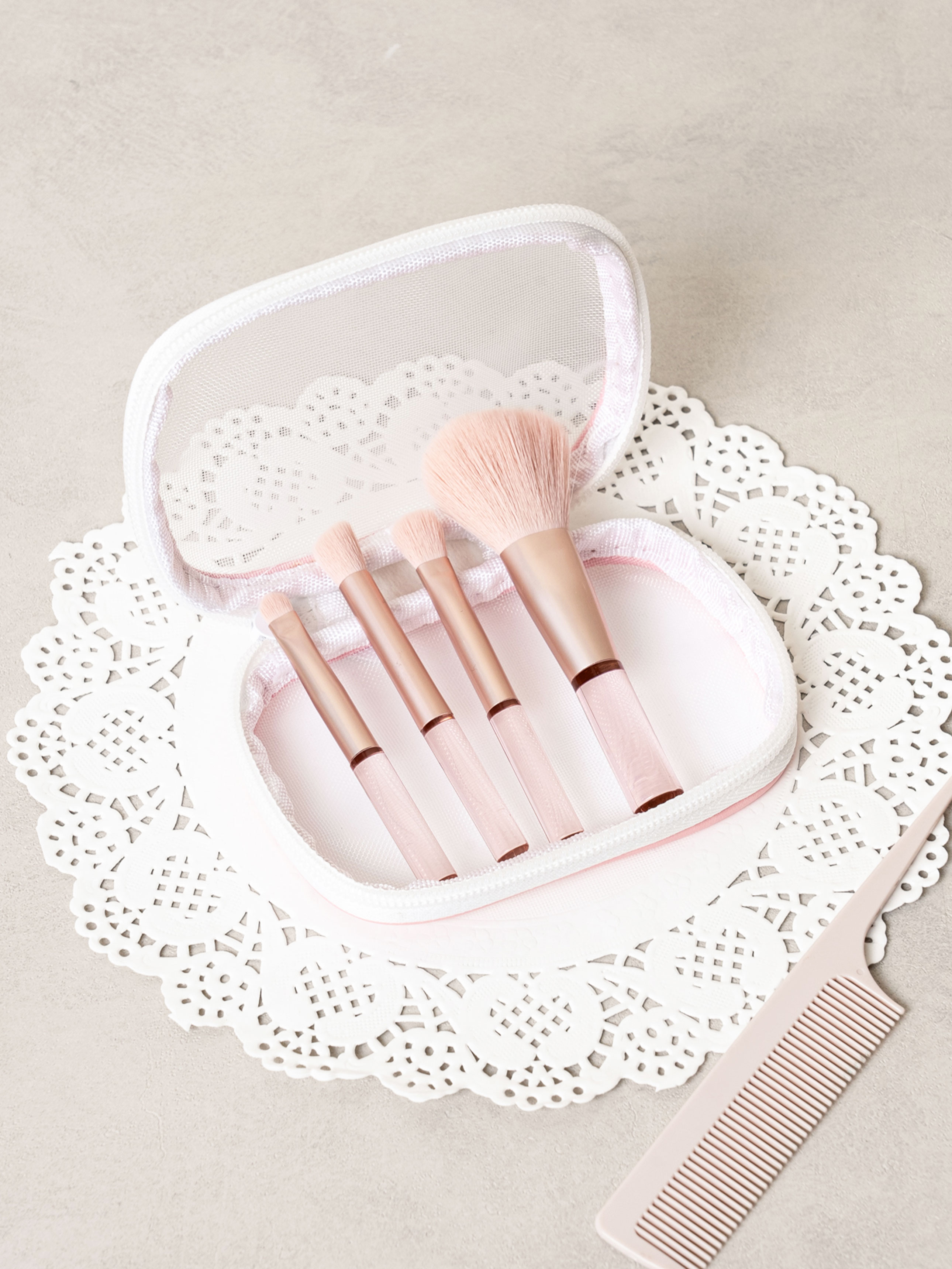 Mesh pouch & makeup brush set of 4