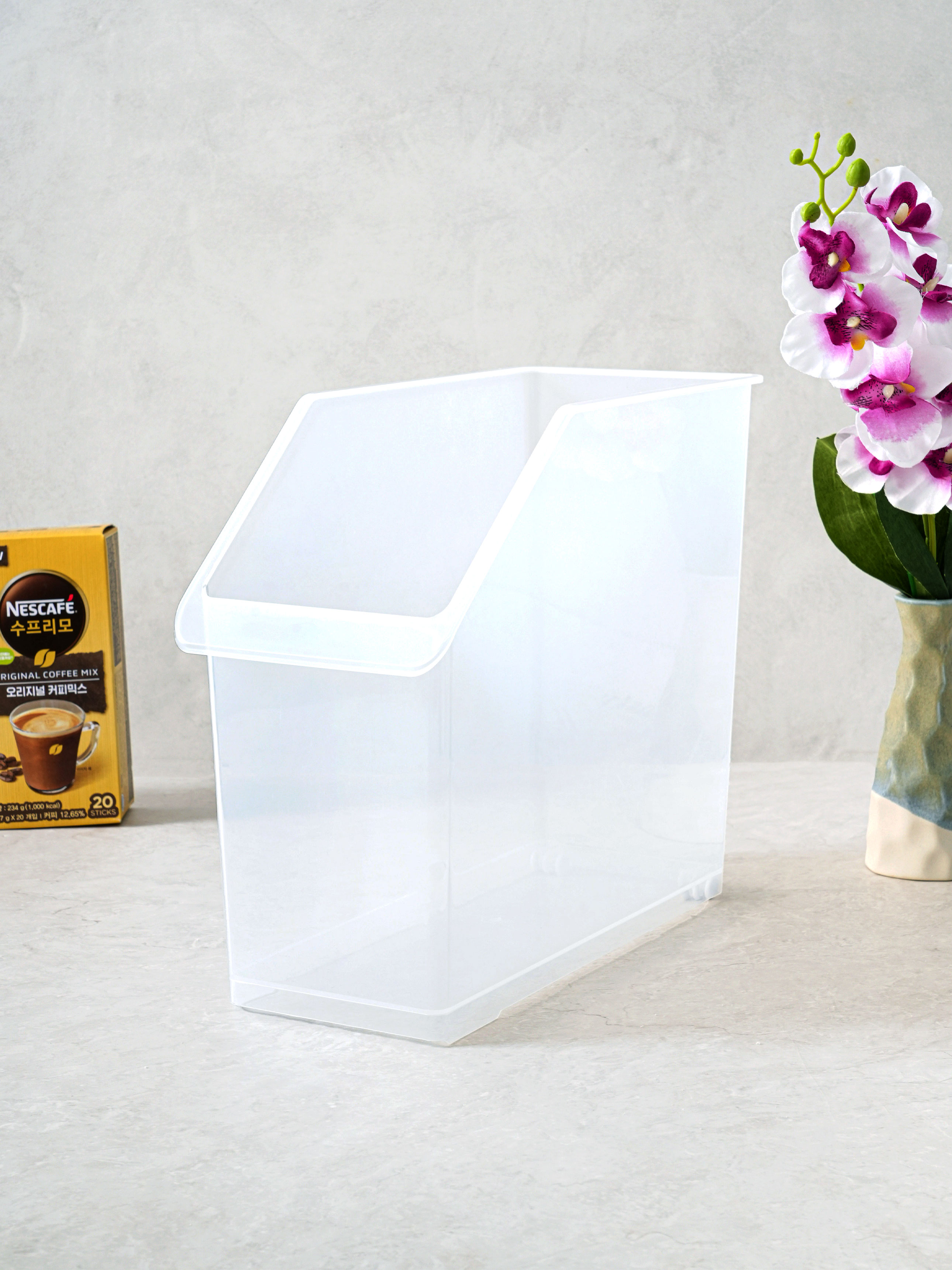 Pantry clear basket 33