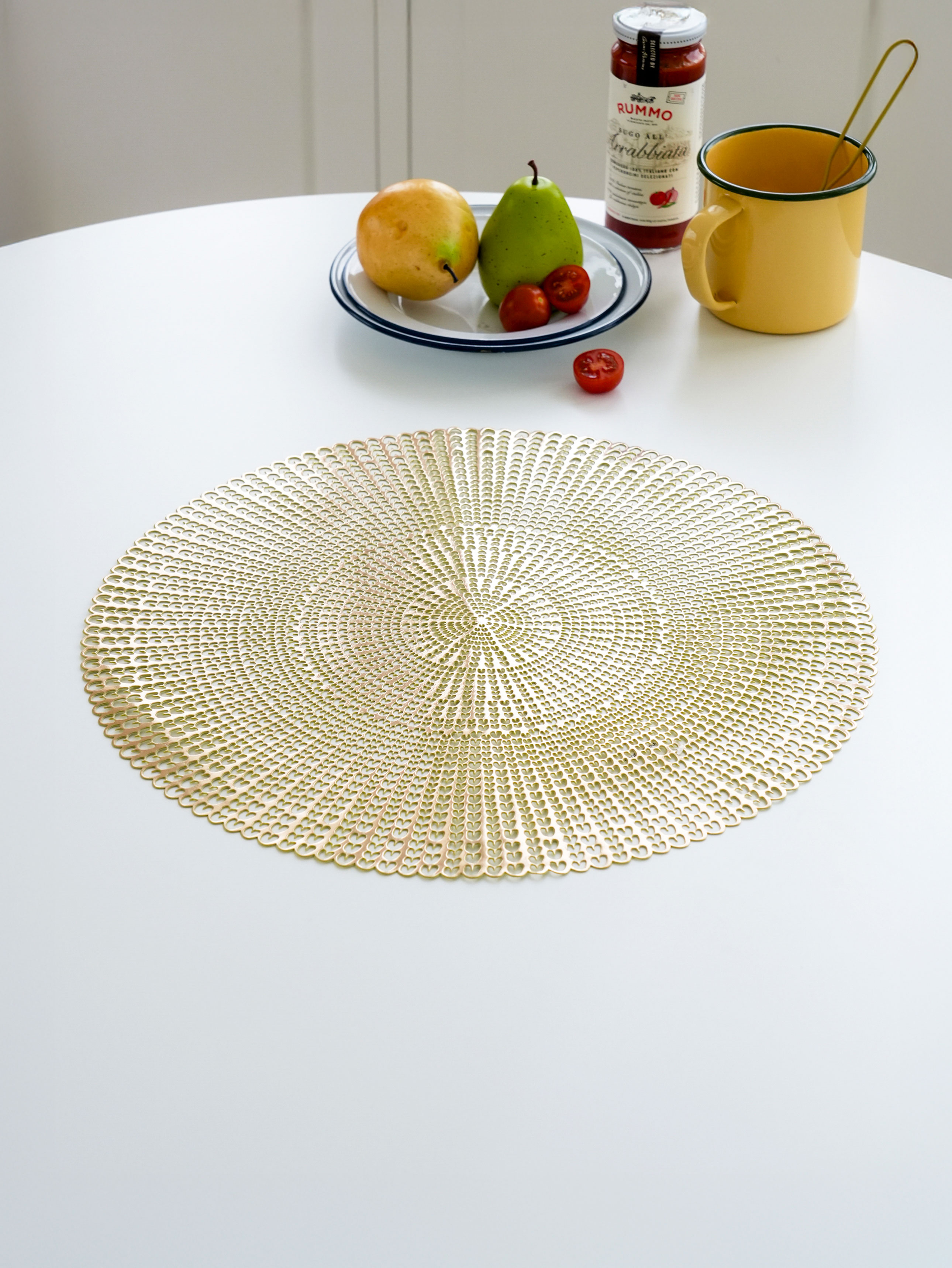 round luxury table mat gold