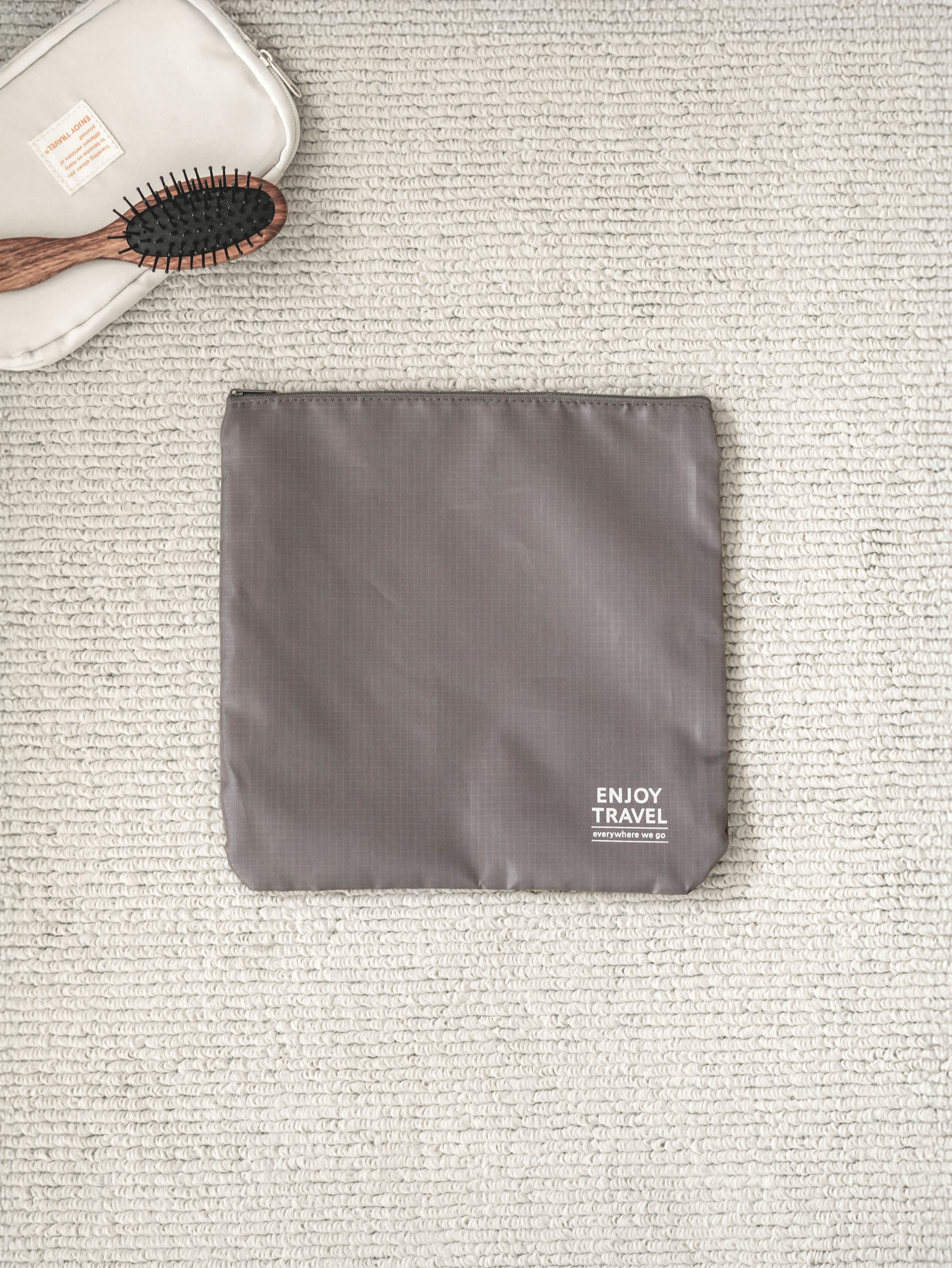 Travel standard square pouch gray
