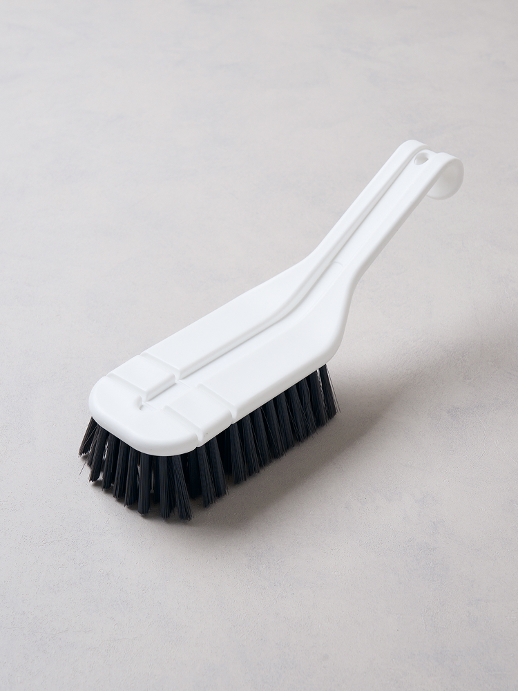 curved cleaning brush