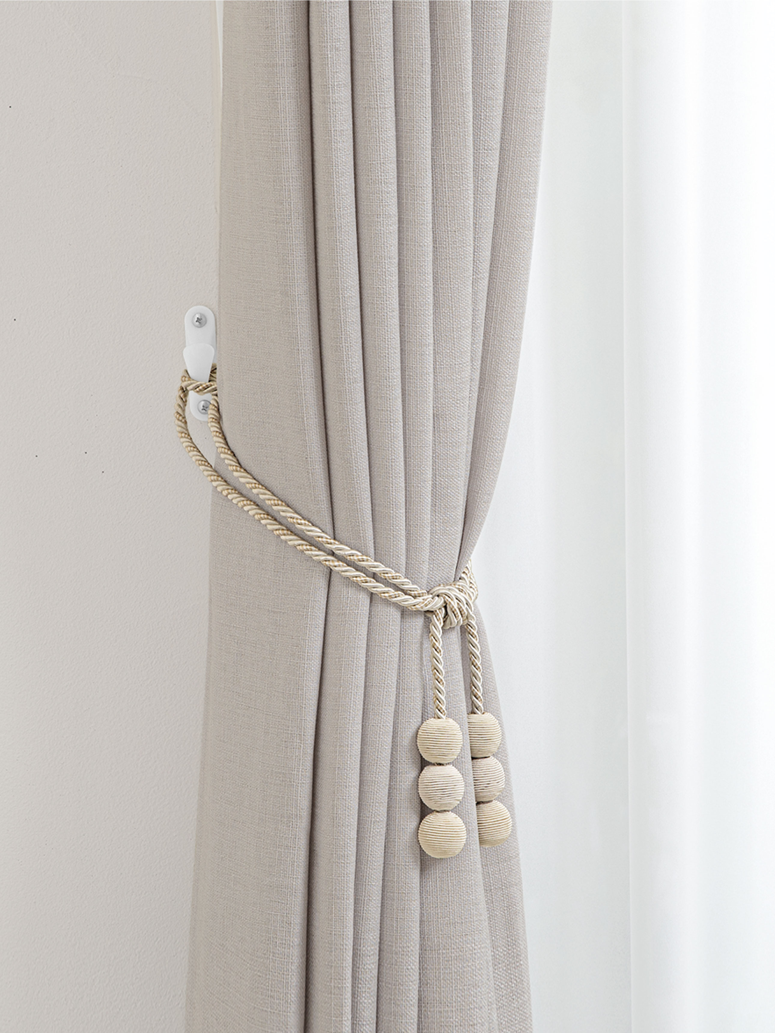 Bead point long curtain tie