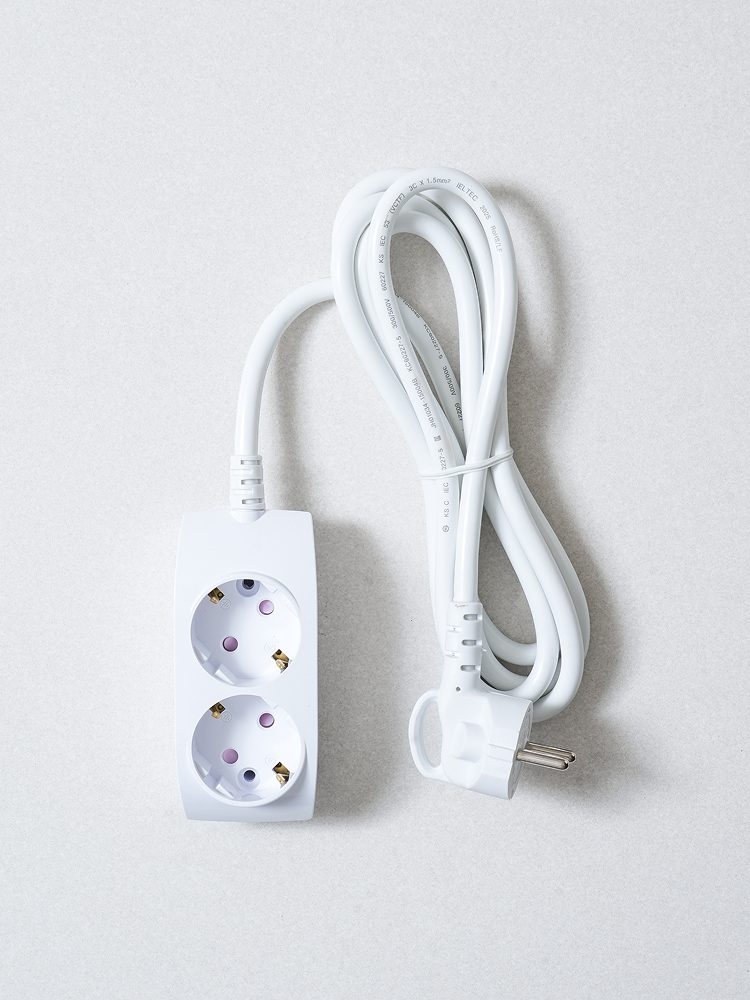 Grounded multi-outlet 2-prong 2 m