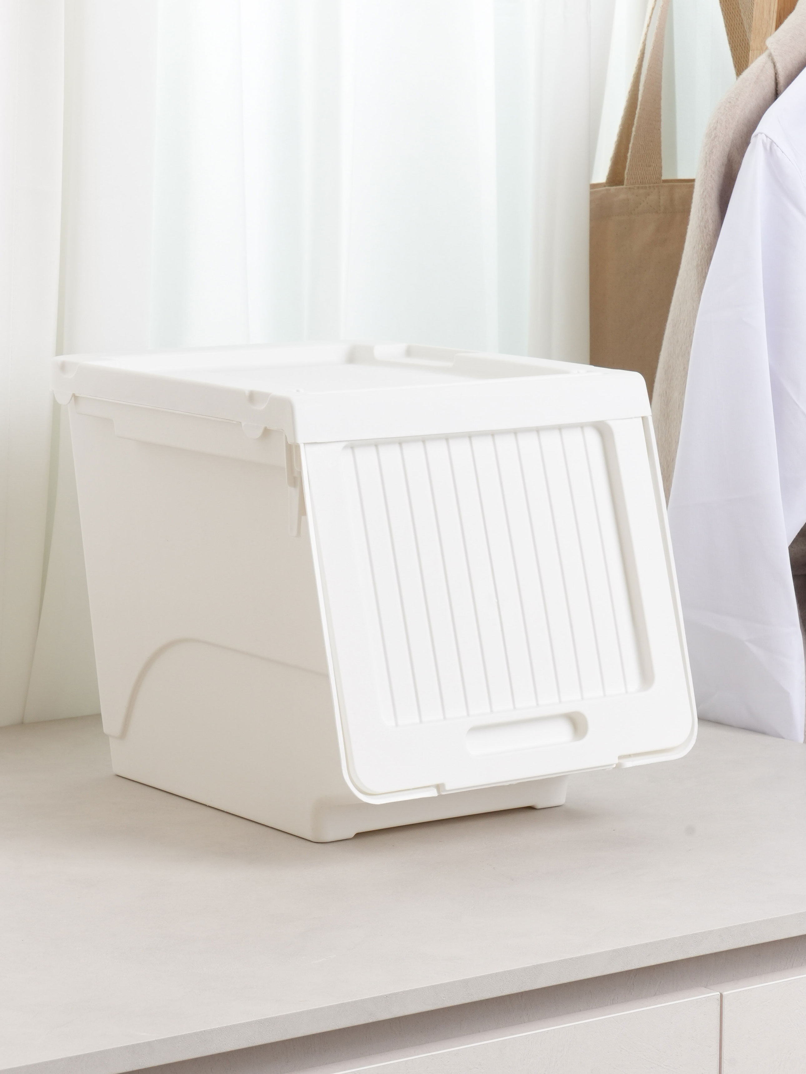 High sliding pelican box