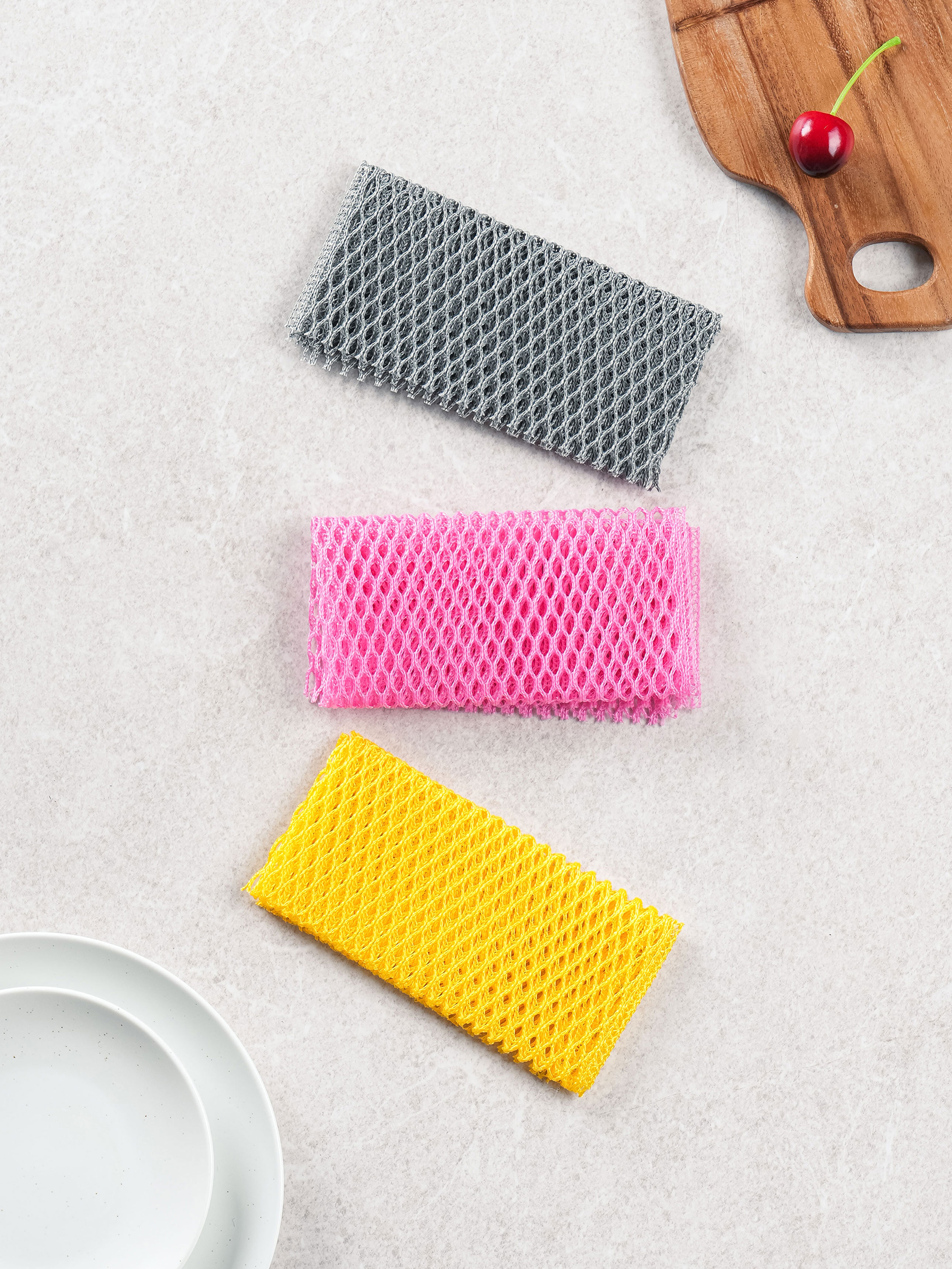 Set of 3 colored mesh scrubbers