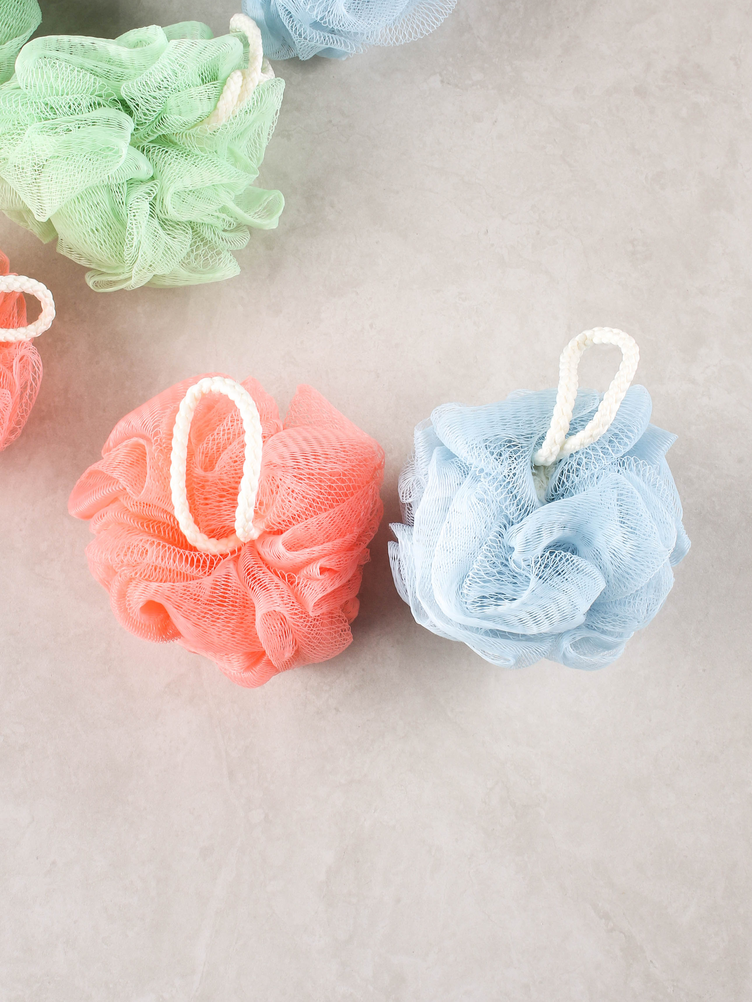 2 mini shower balls