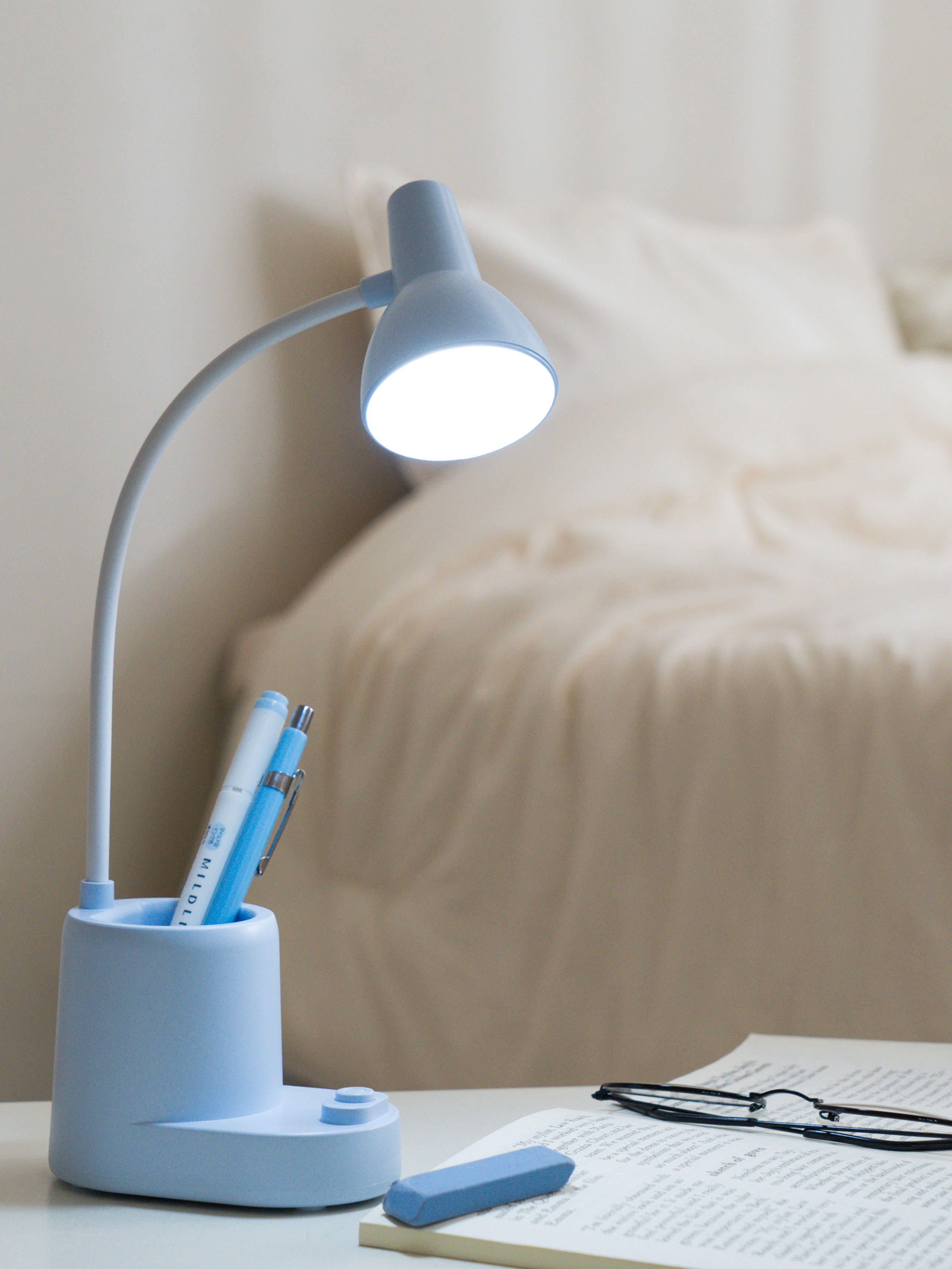 Angle-adjustable pen stand, tabletop, etc.