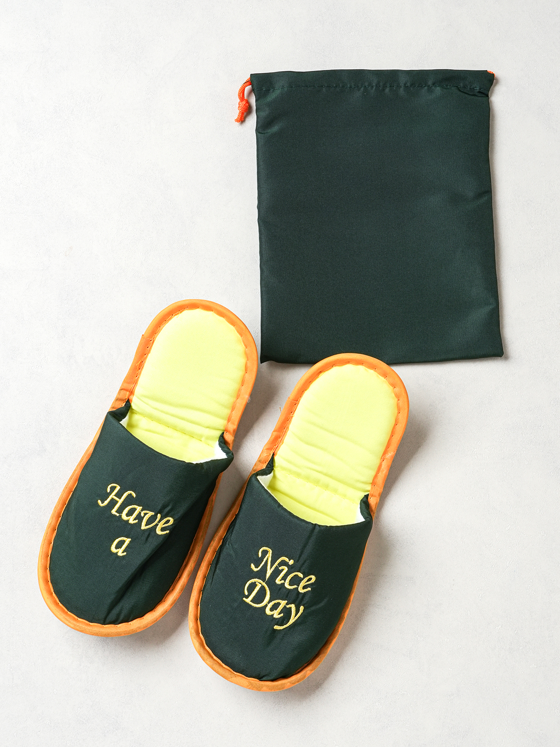Travel_Foldable slippers with pouch B