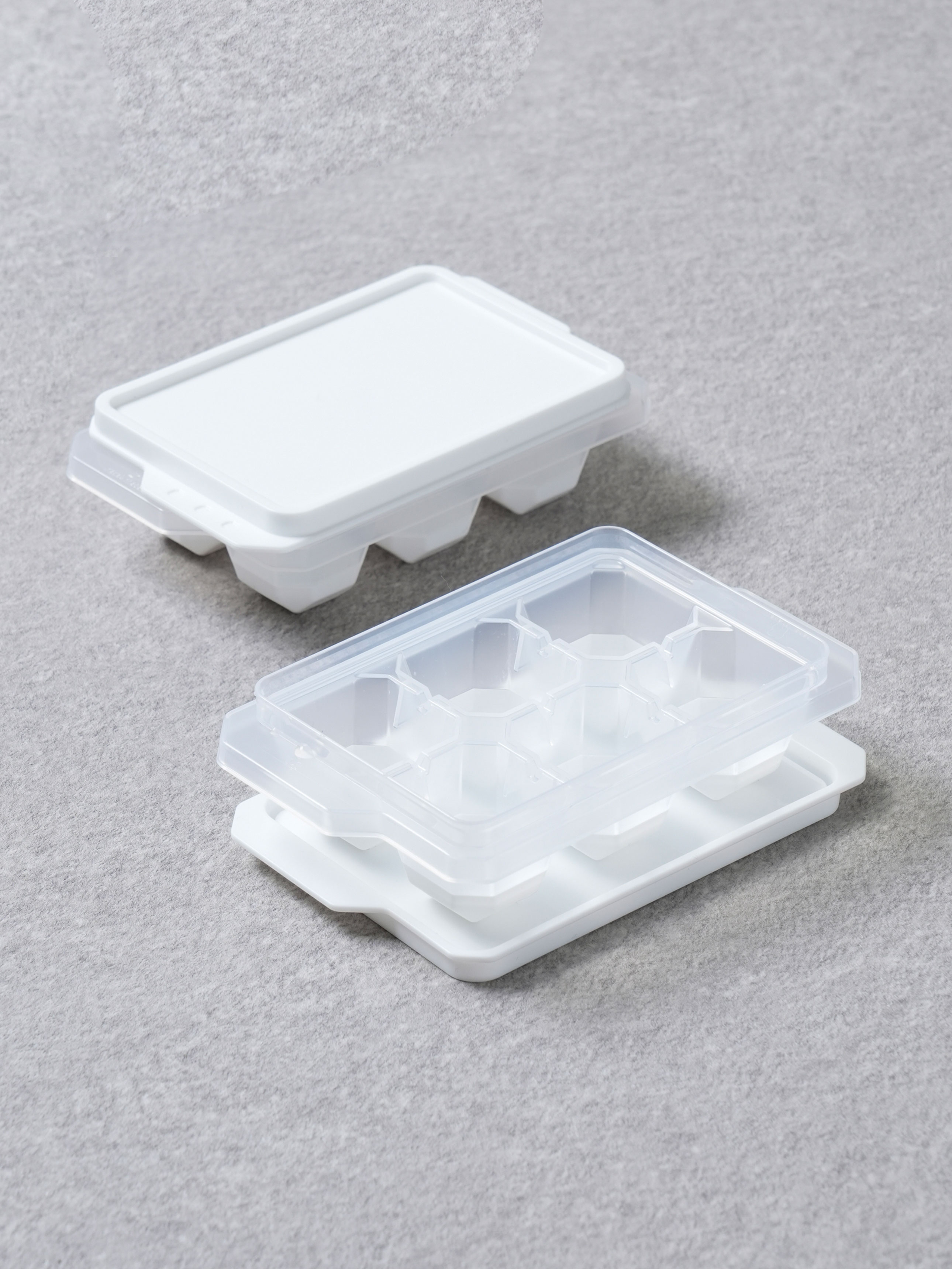 Japanese-made small ice tray with 6 compartments (2 packs)