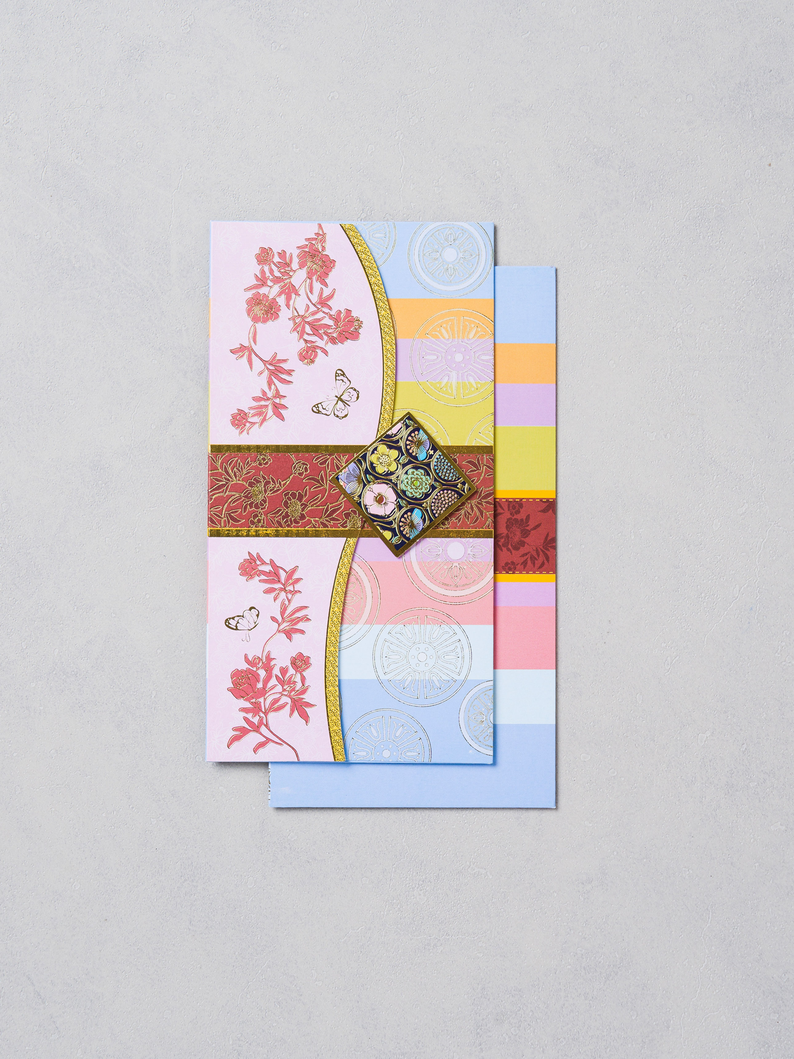 2-pack of traditional design envelopes, pink