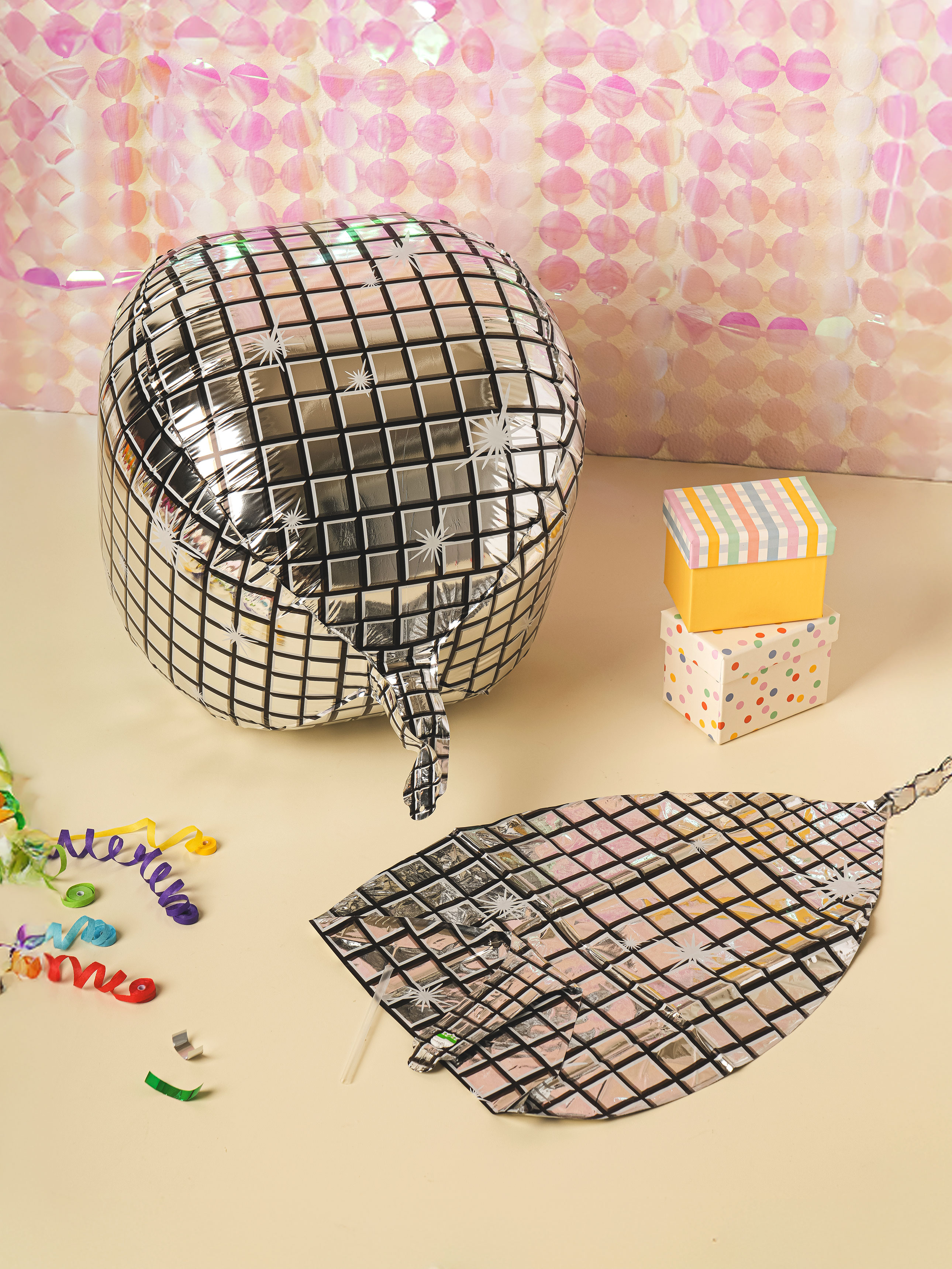 2 silver three-dimensional mirror ball balloons