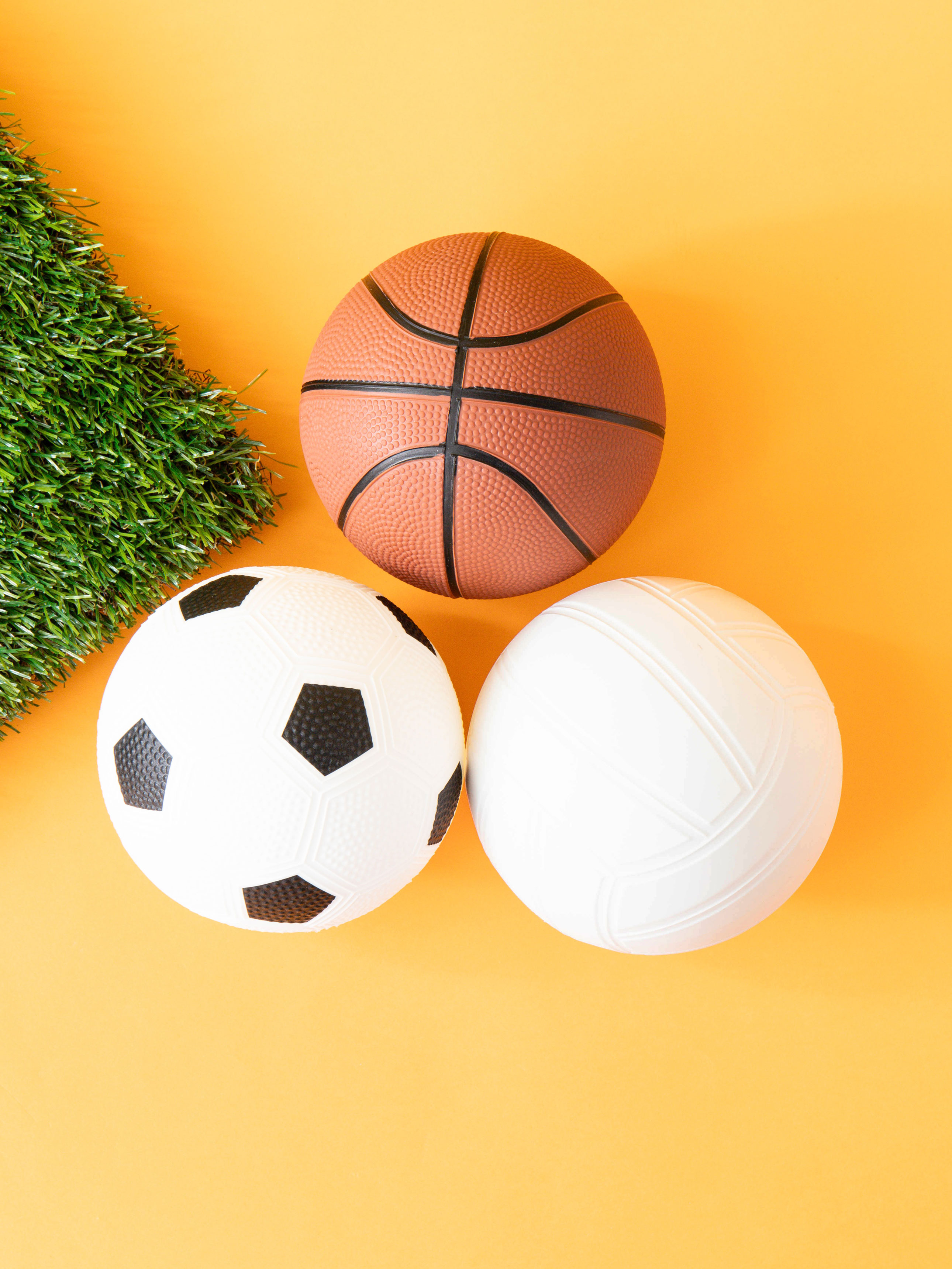 Set of 3 sports balls