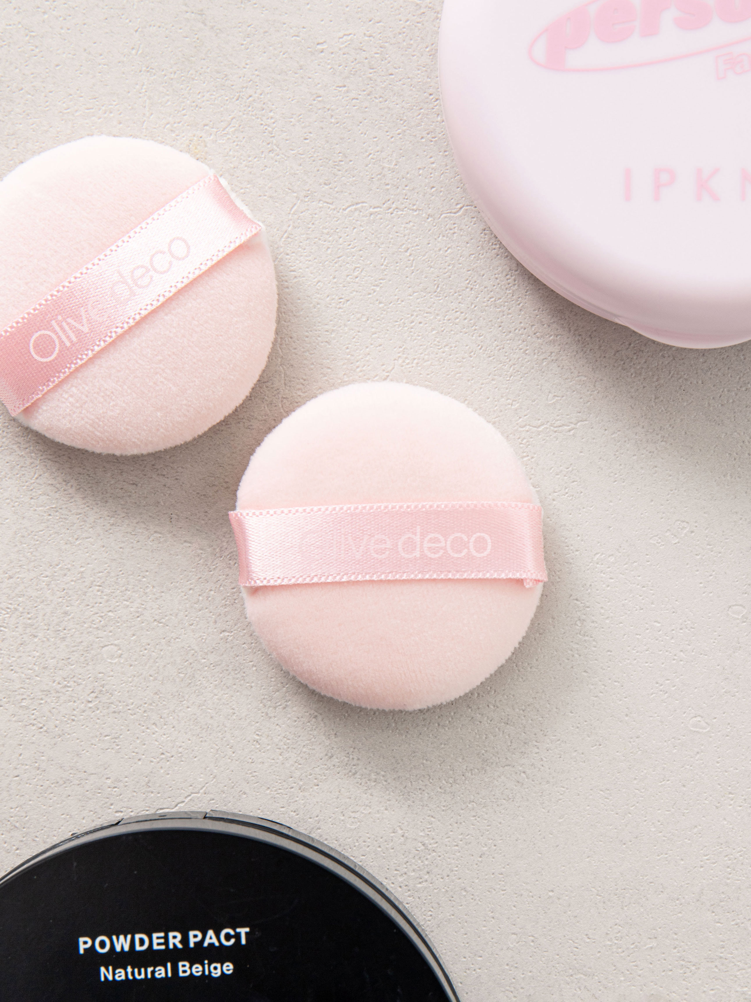 2 mini powder puffs