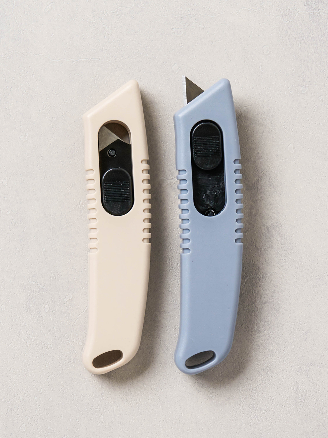 2 automatic return delivery cutter knives
