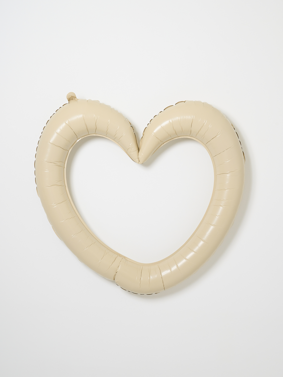 1 heart ring balloon cream