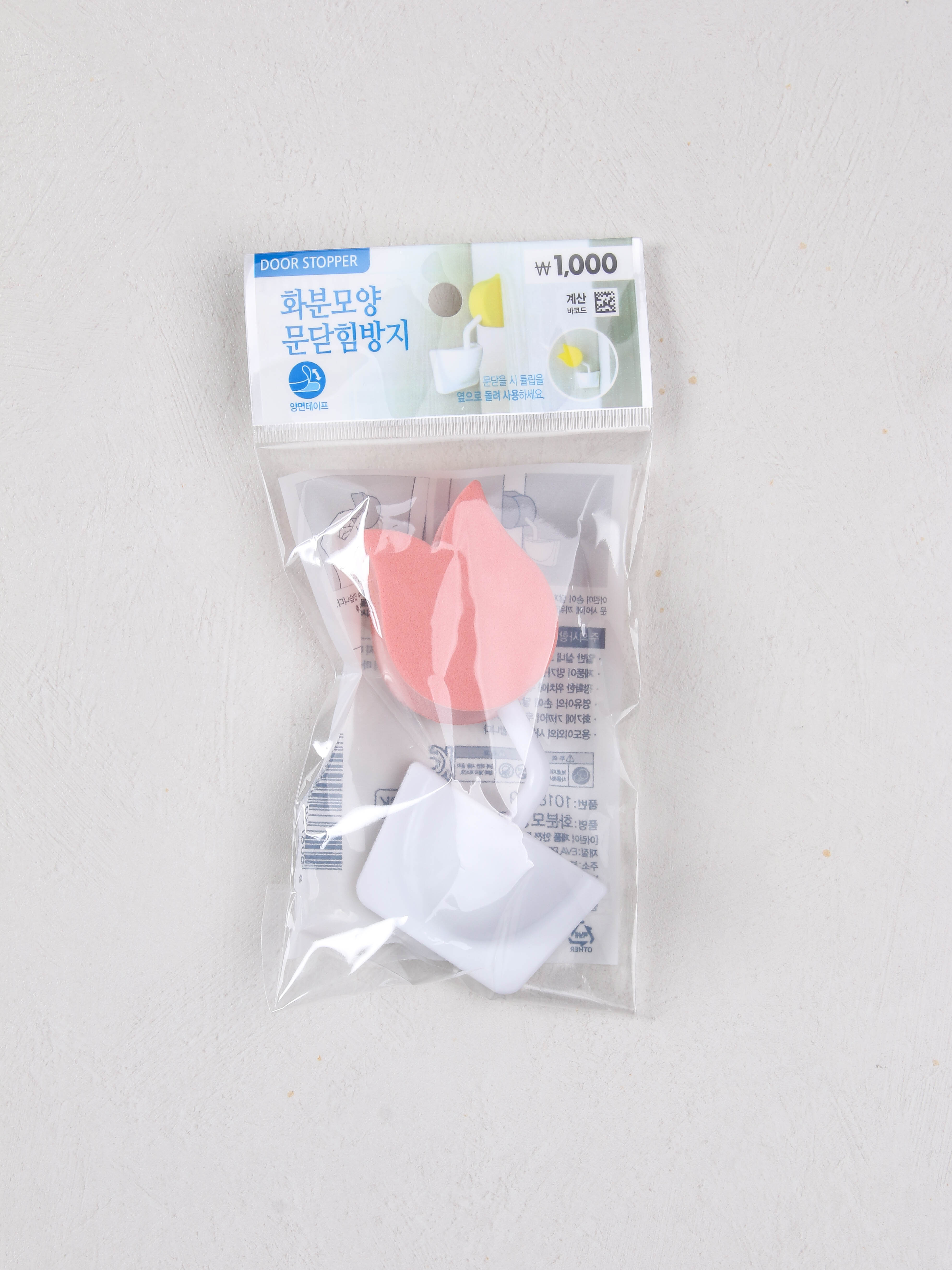 Prevents flower pot-shaped door from closing