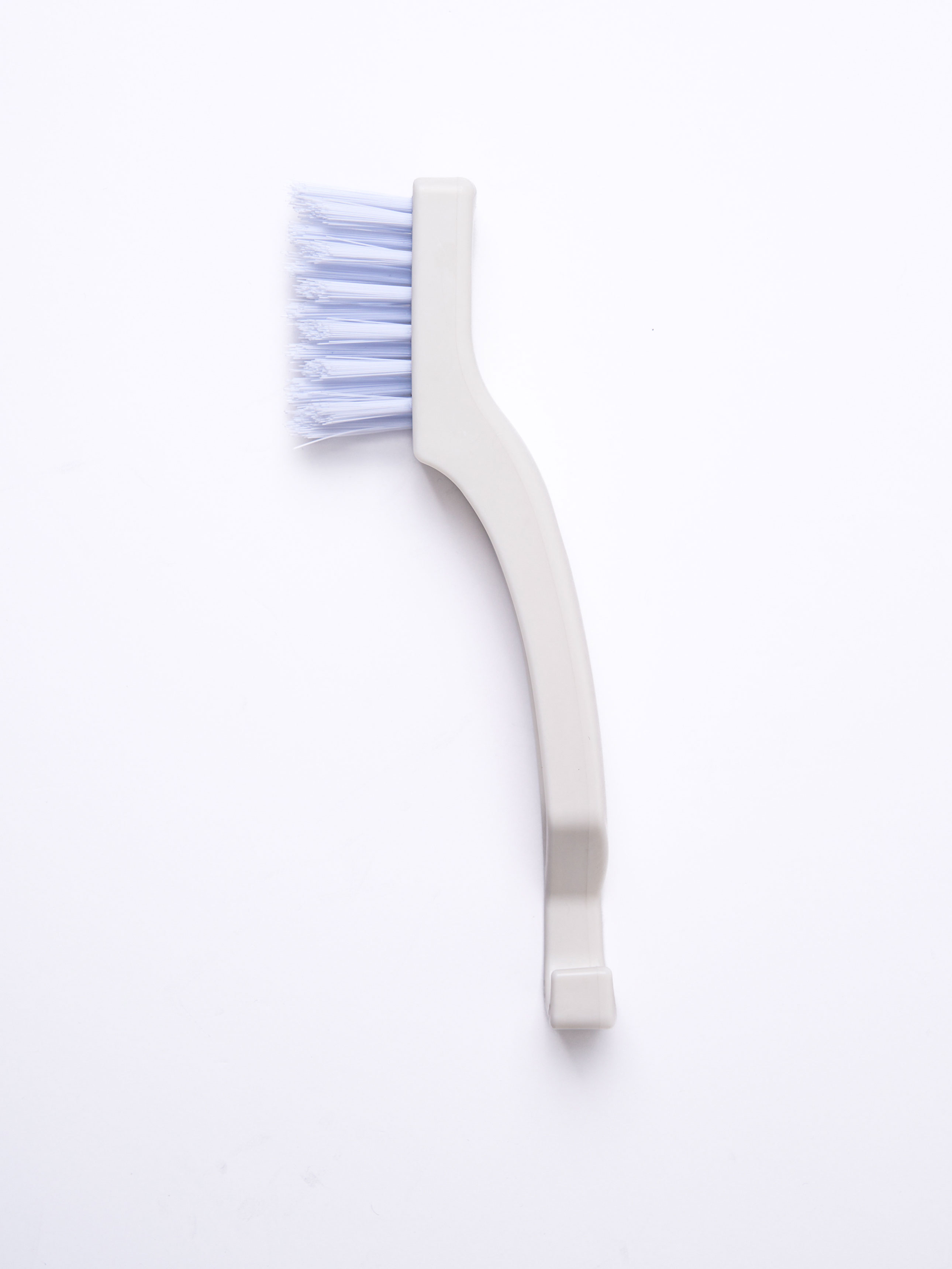 Ring V-shaped cleaning brush