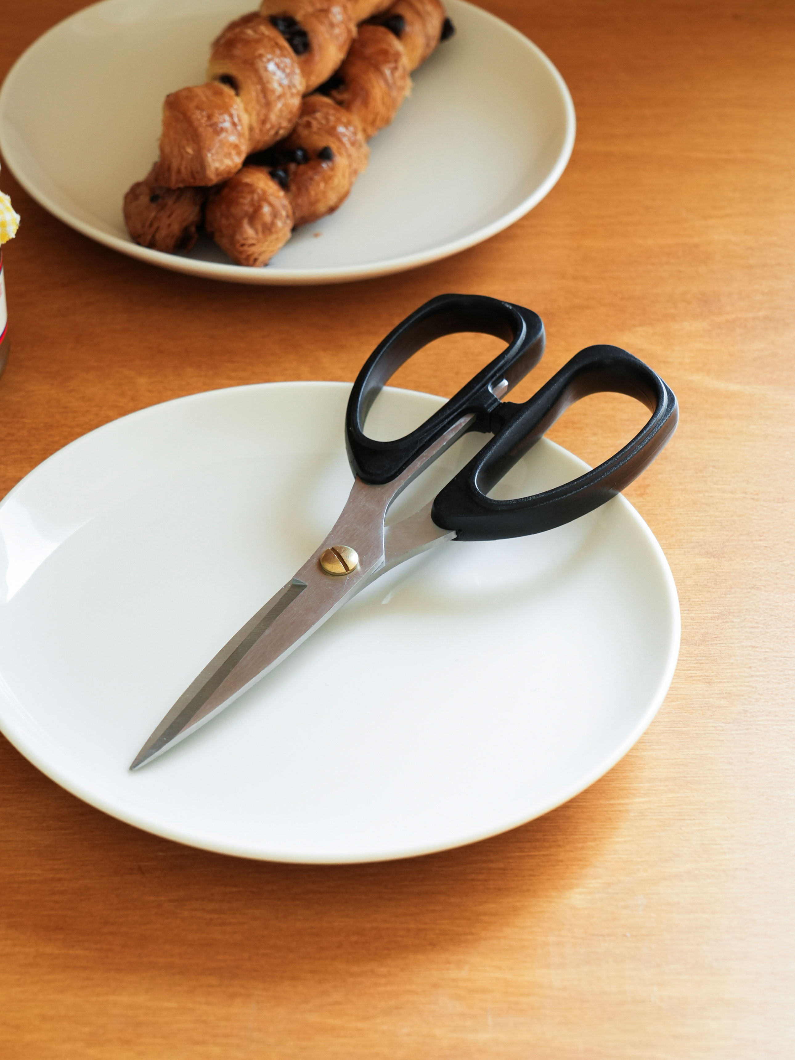 Simple multi-purpose ambidextrous kitchen scissors