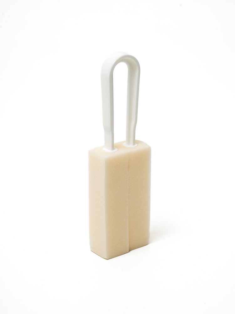 Tong-type sponge scrubber for cleaning glasses