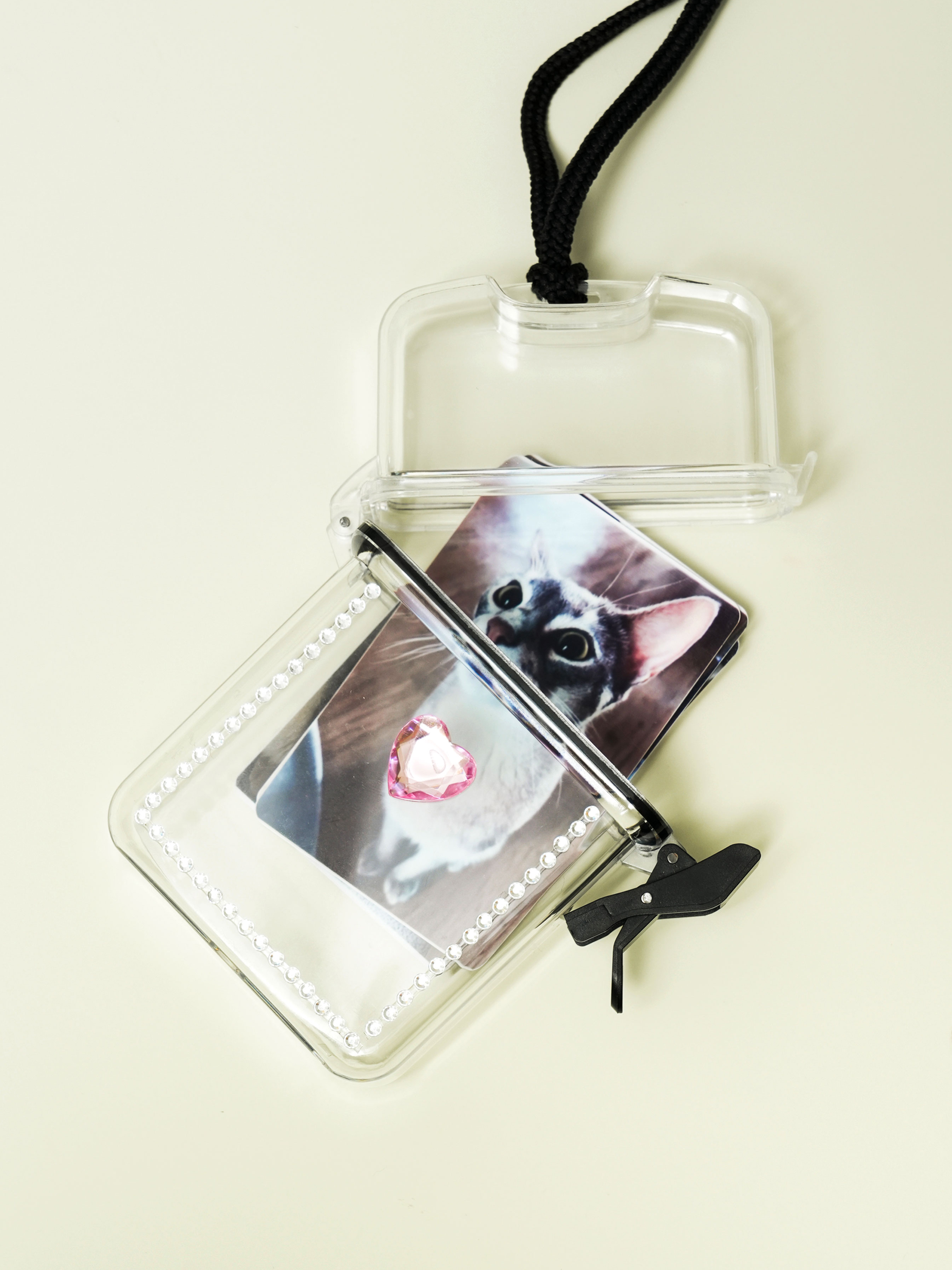 Polkku necklace type storage case