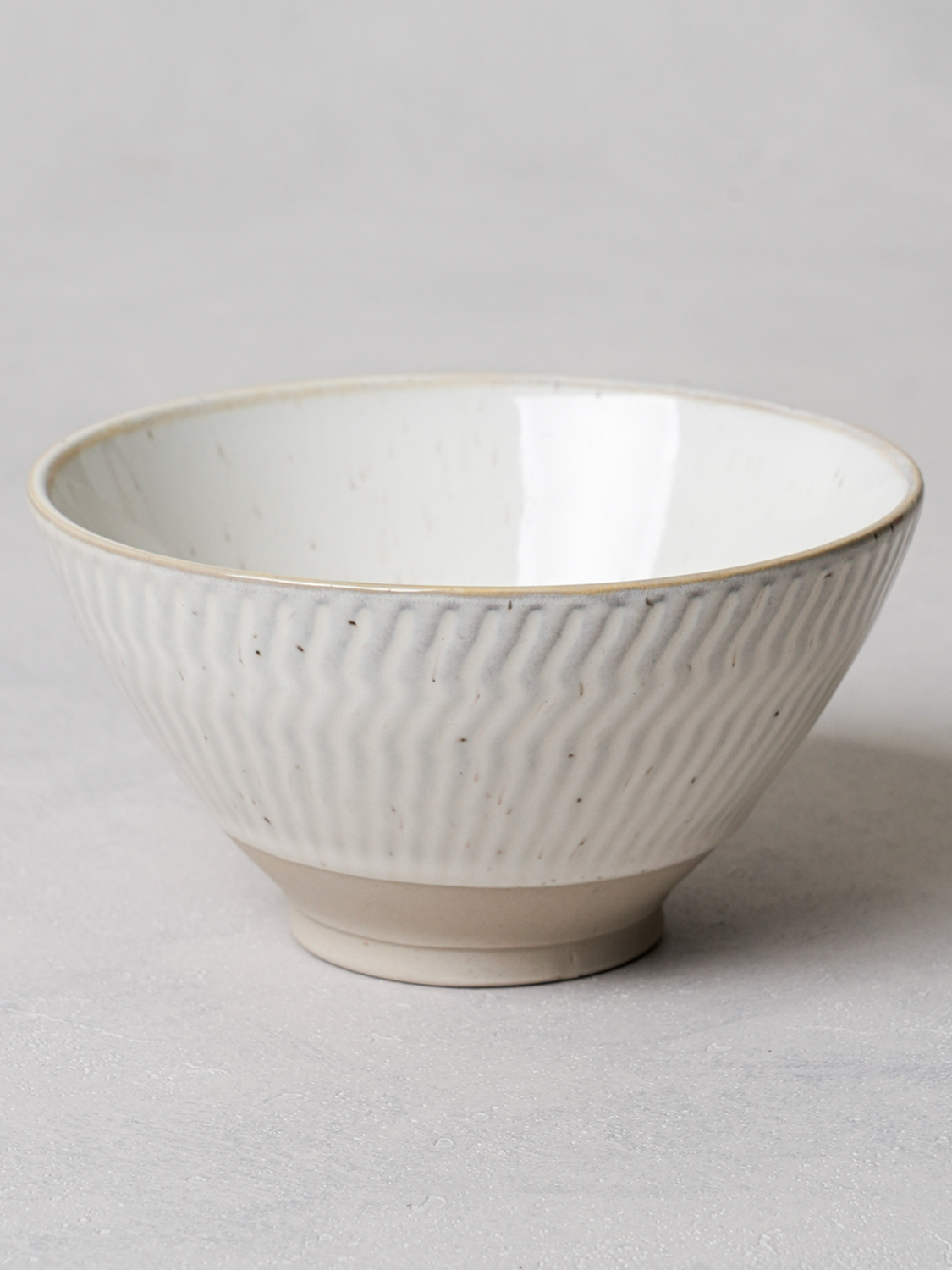 물결무늬양각공기(약12 cm)