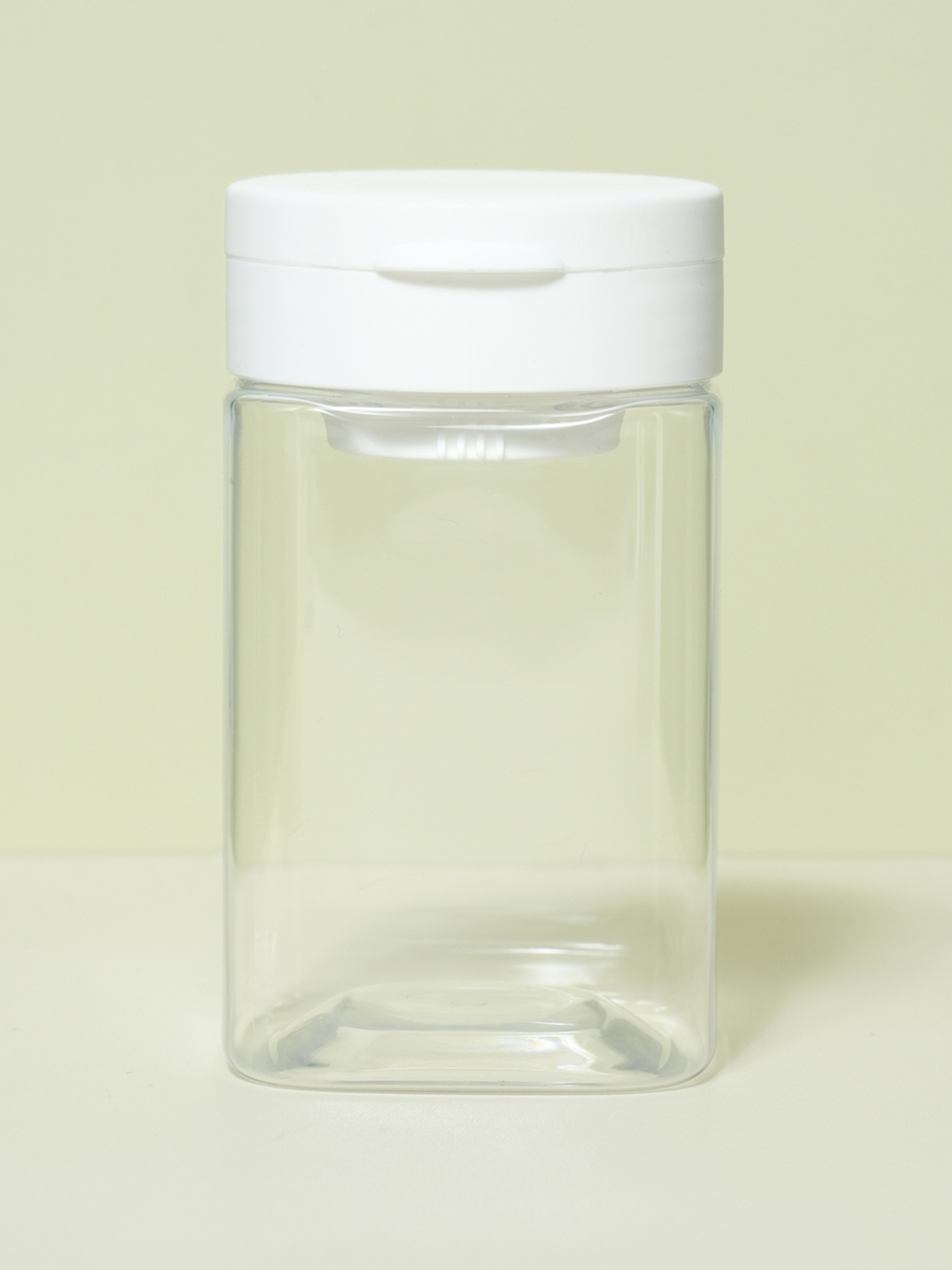 500 ml of measurable preservation containers made in Japan