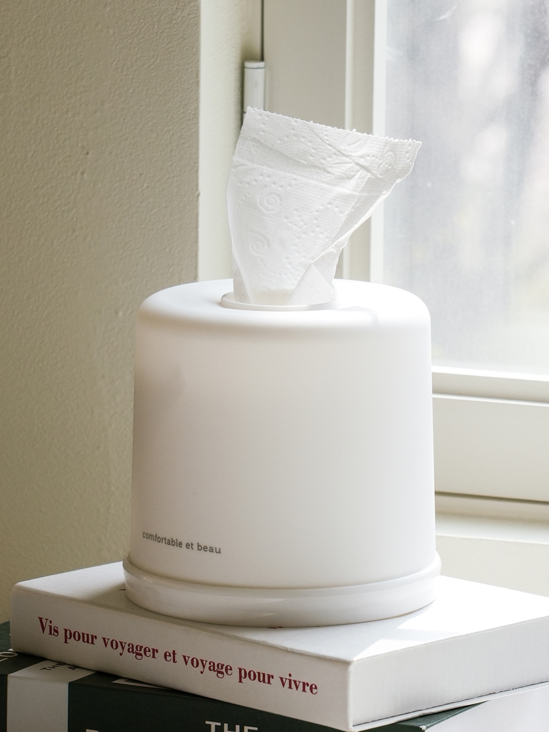 round tissue case white