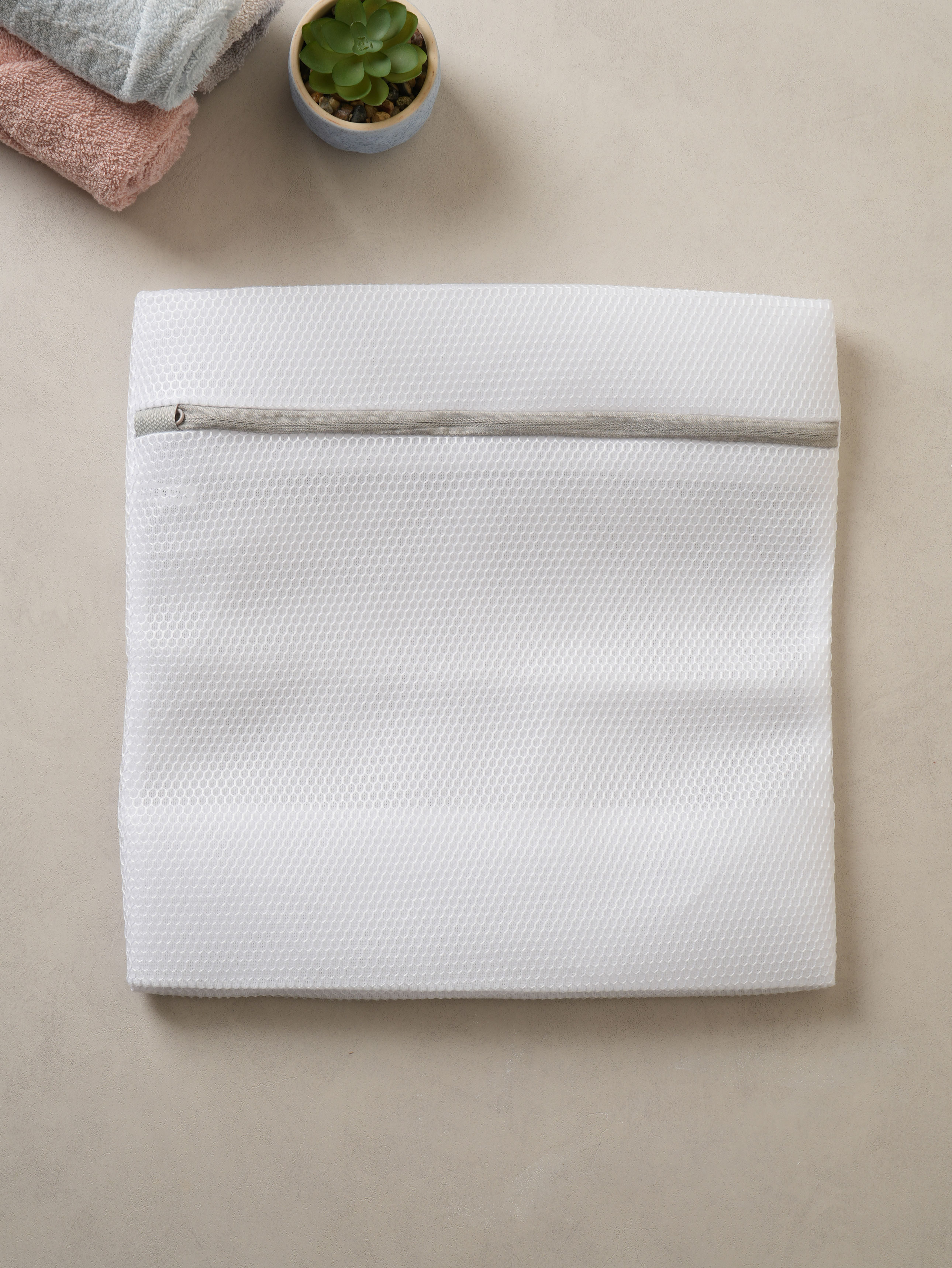 Cylindrical cushion laundry net 35
