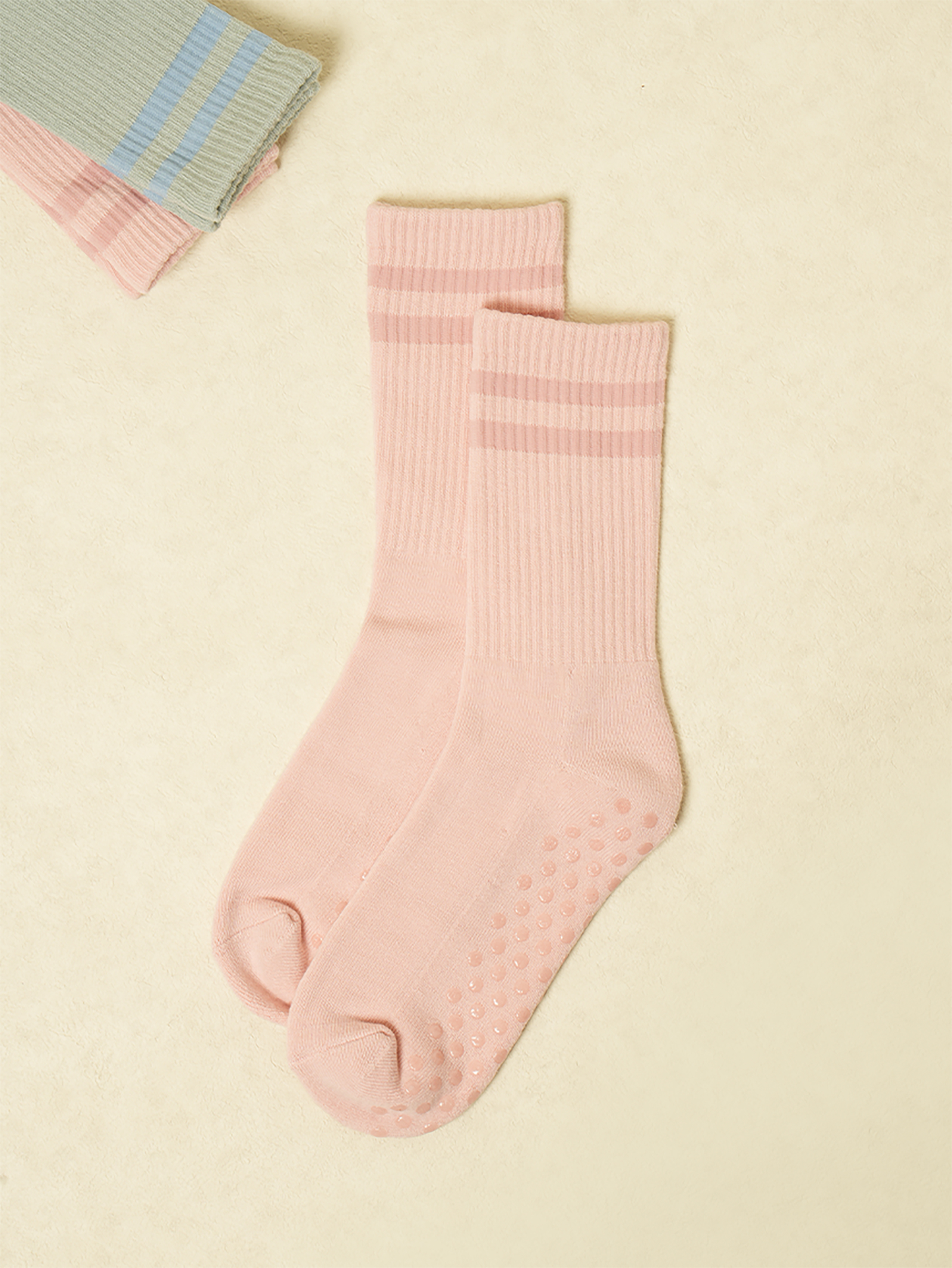 Non-slip yoga mid-neck socks pink