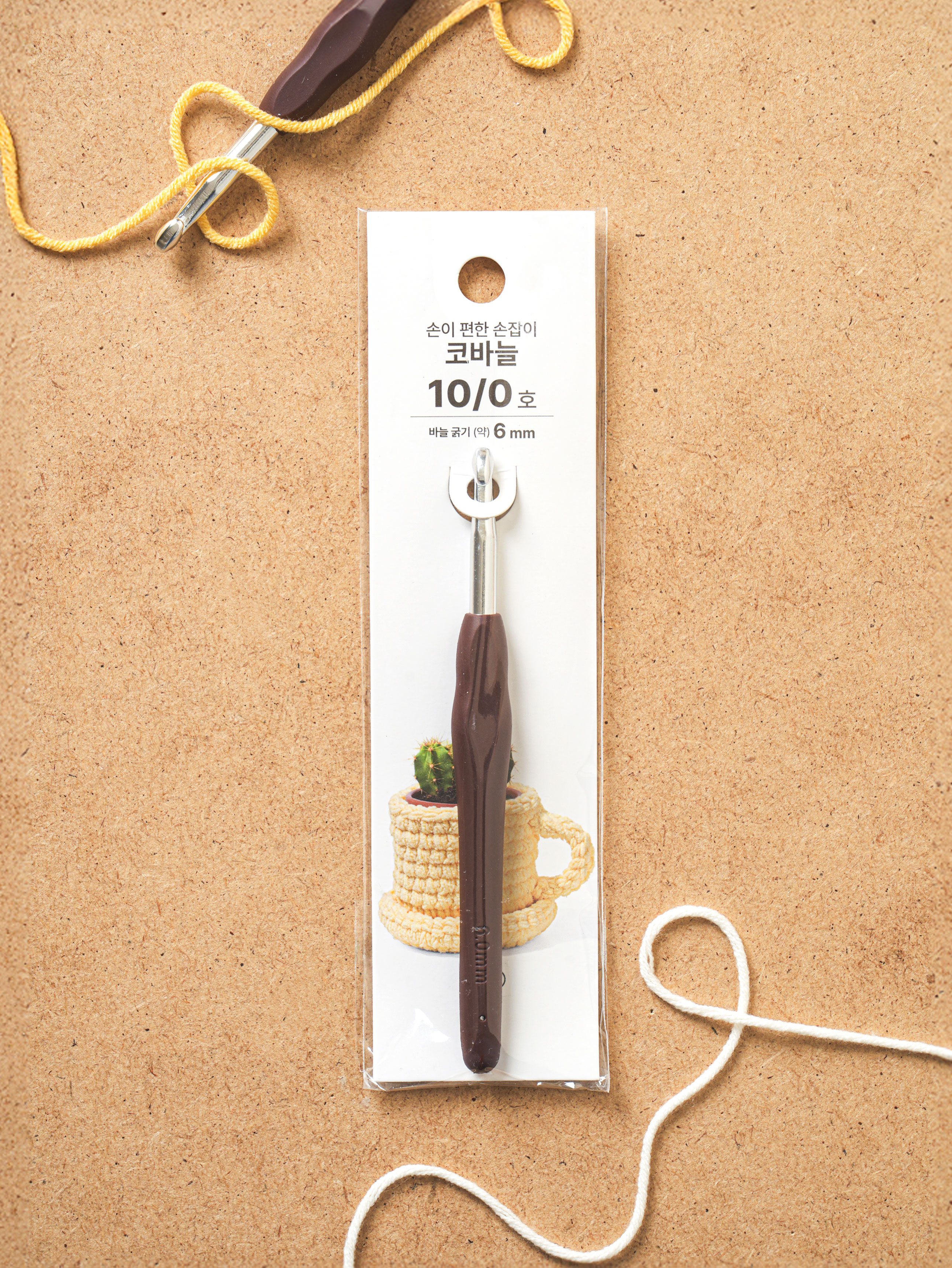 Comfortable handle crochet hook 6 mm