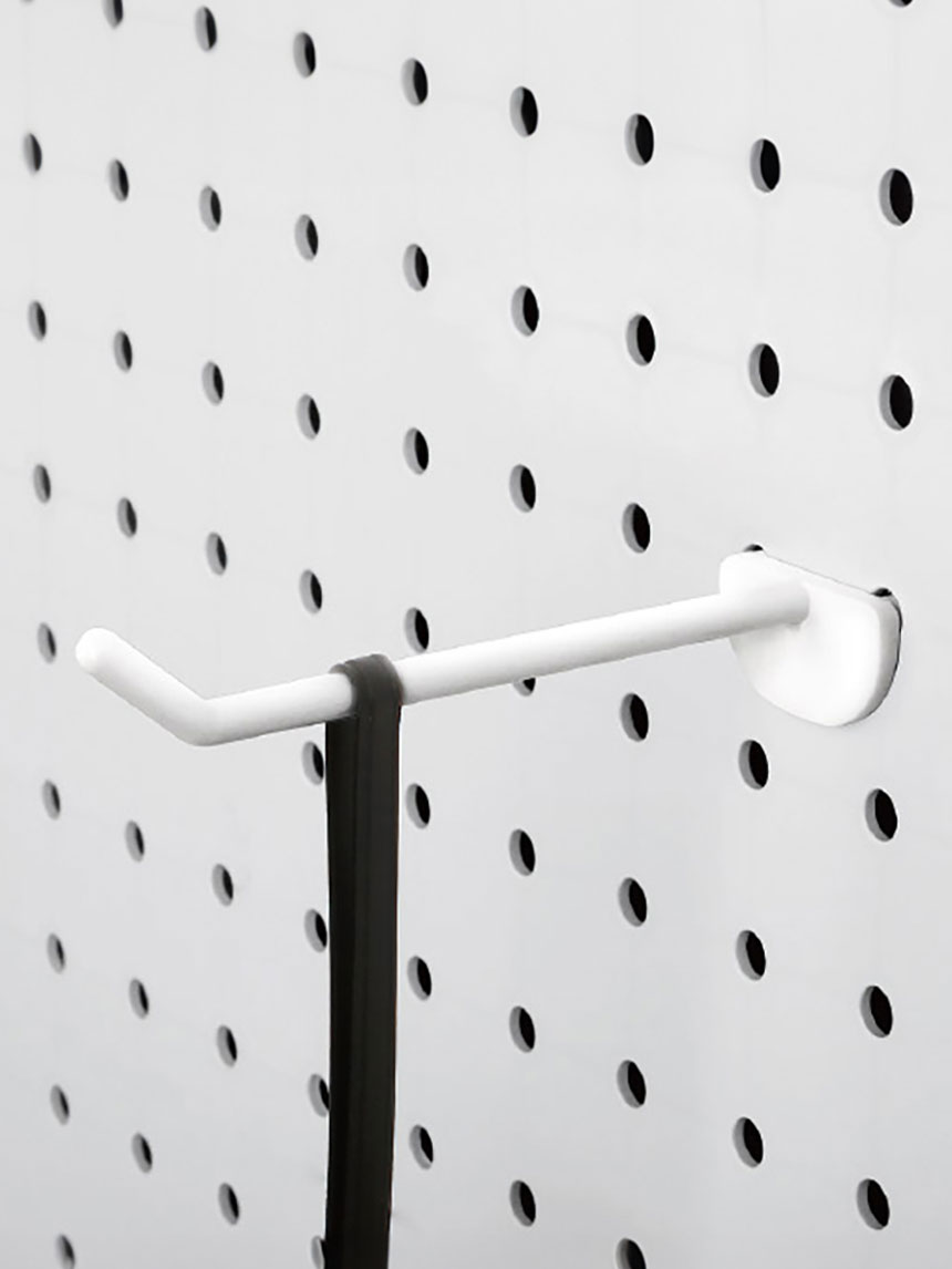 5 of hole & hole hooks included