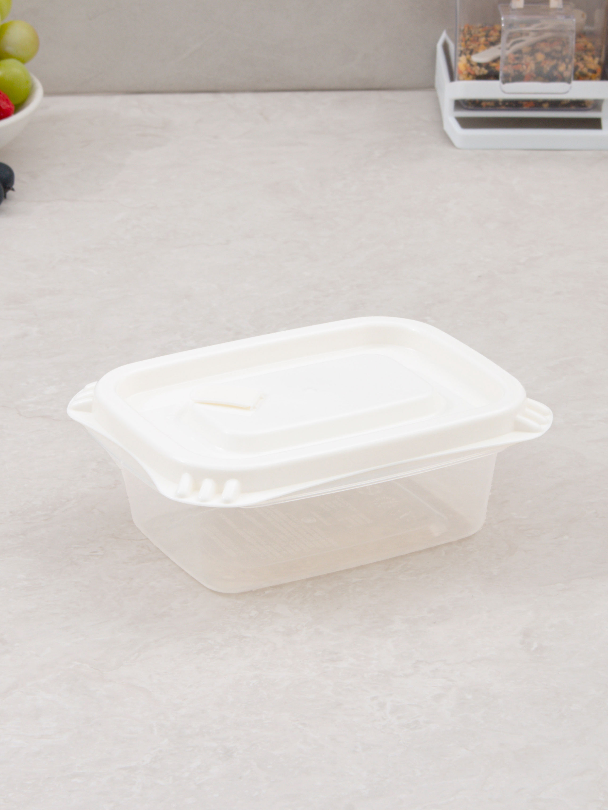 Japan-made microwave-safe storage container 880 ml