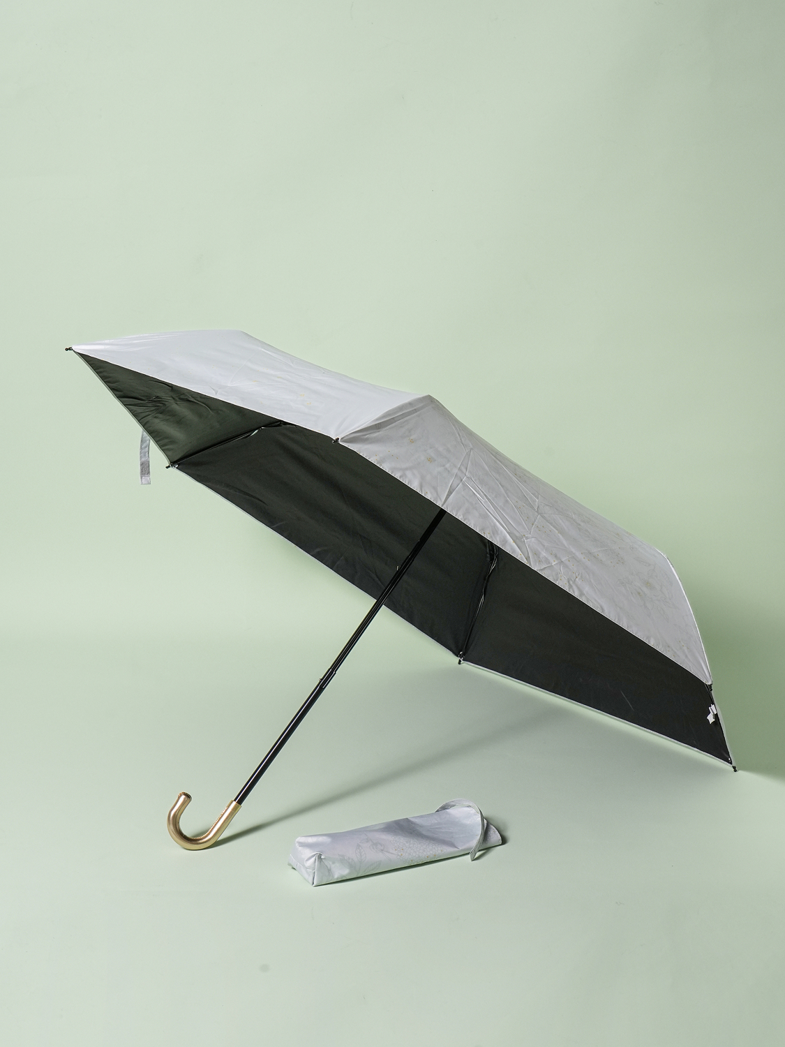 [Blocks up to 99% of UV] Floral patterned gold leaf black coating 3-tier rain umbrella 6K 49 cm