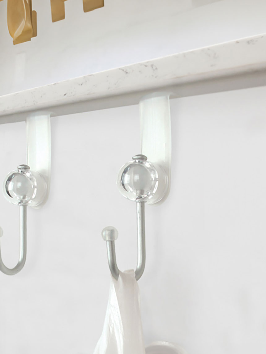2 garbage bag hanging hooks included