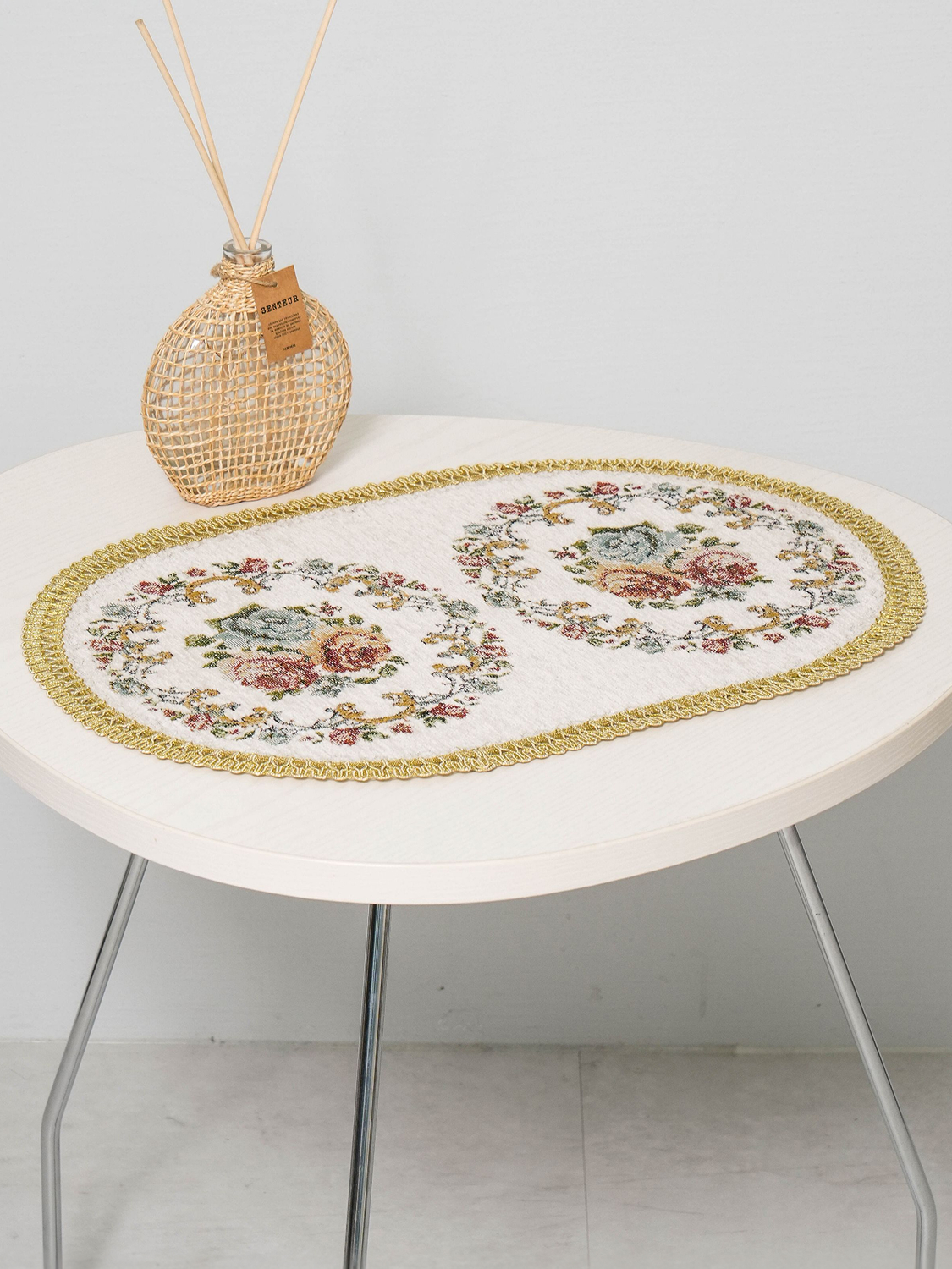 Jacquard Flower Oval Mat 52
