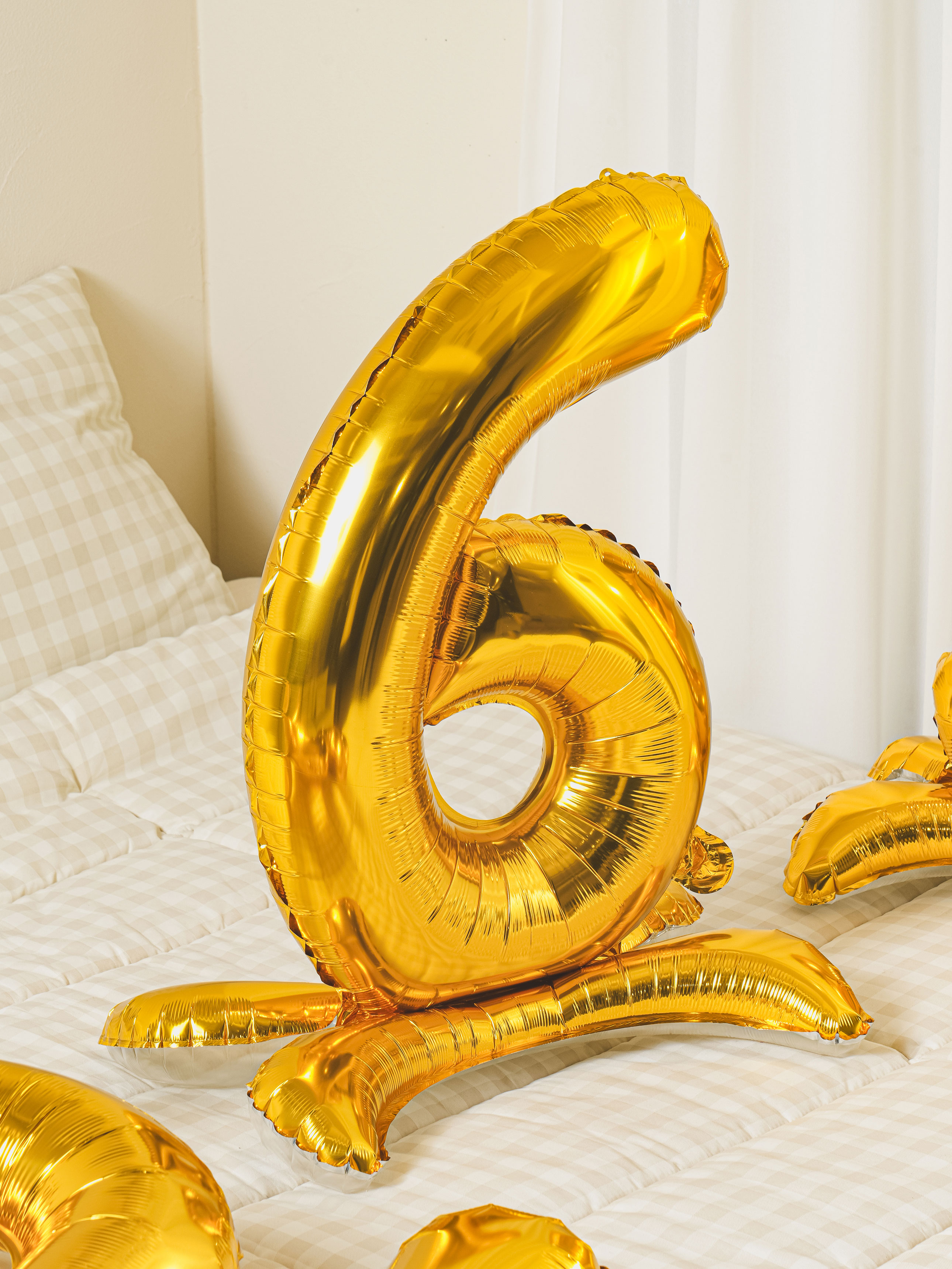 Gold Metallic Standing Number Balloon 6
