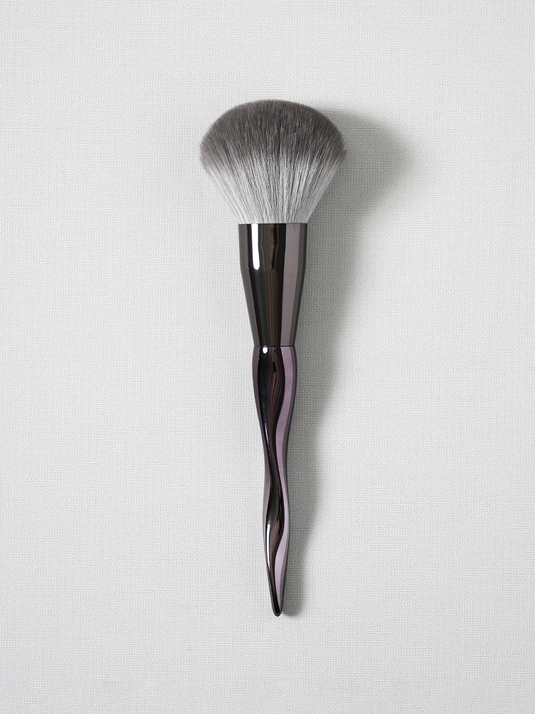 chic powder brush