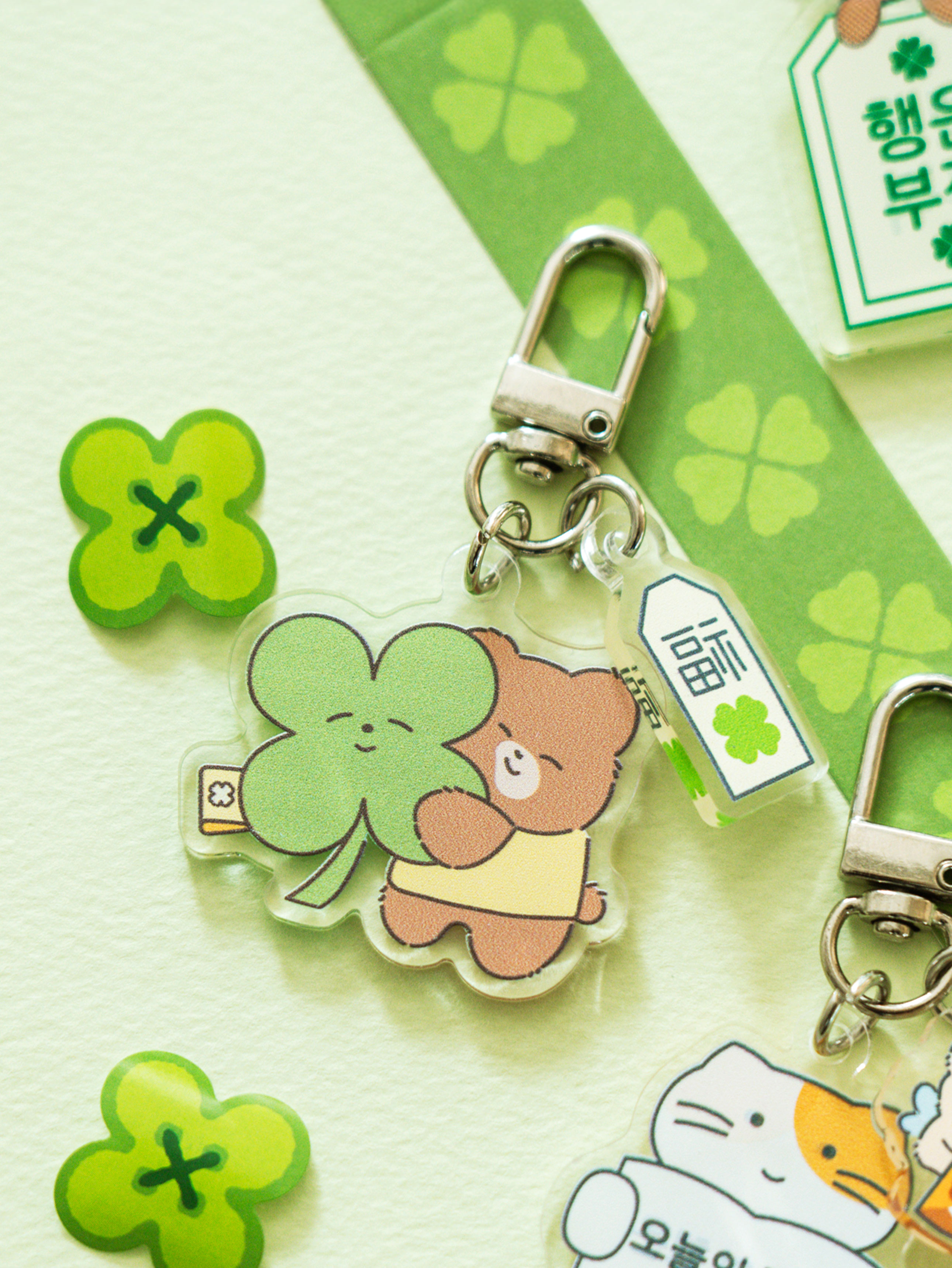 Lucky acrylic keyring bear