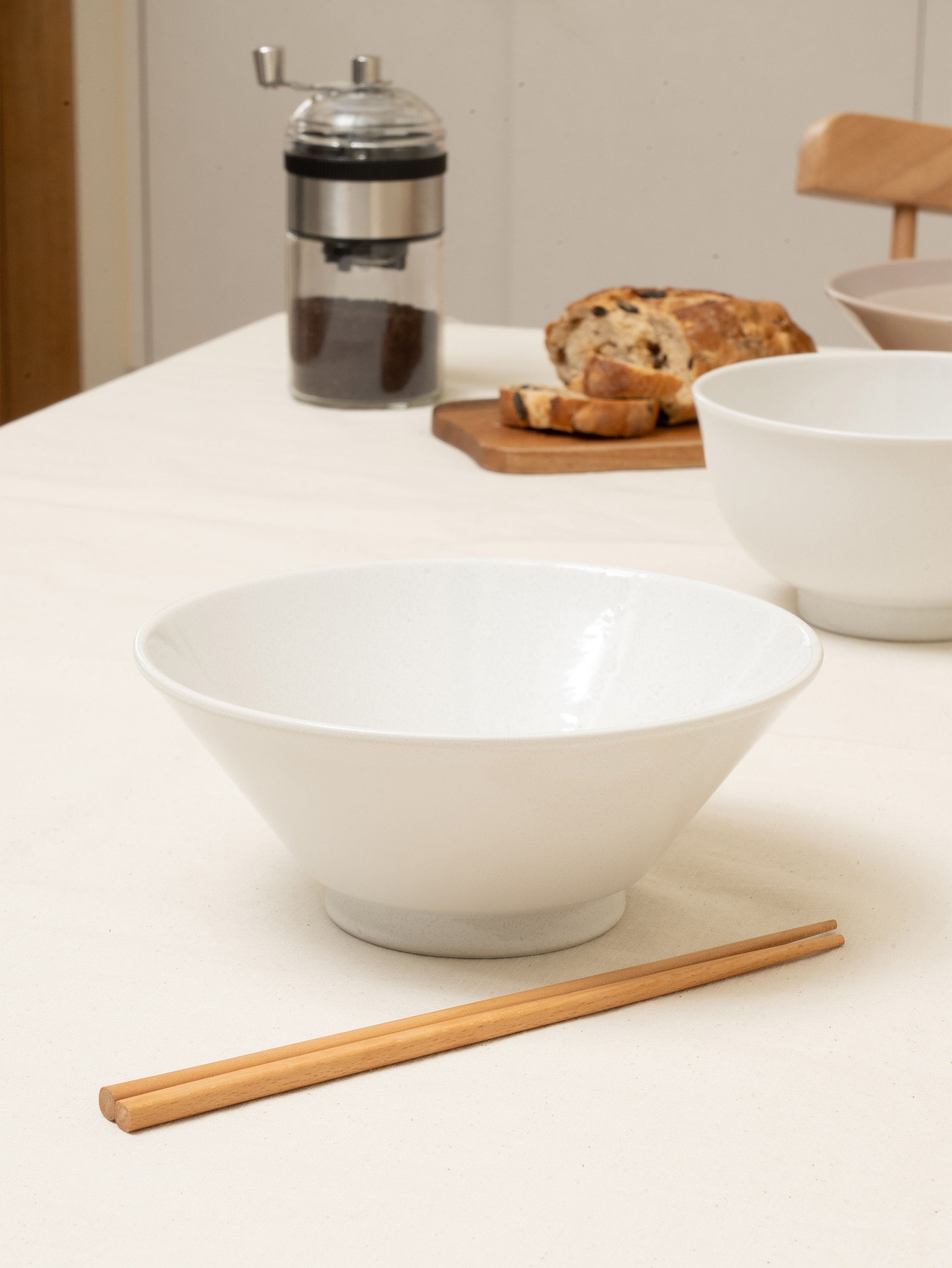 Lightweight tableware made in Japan, V-type cotton ware