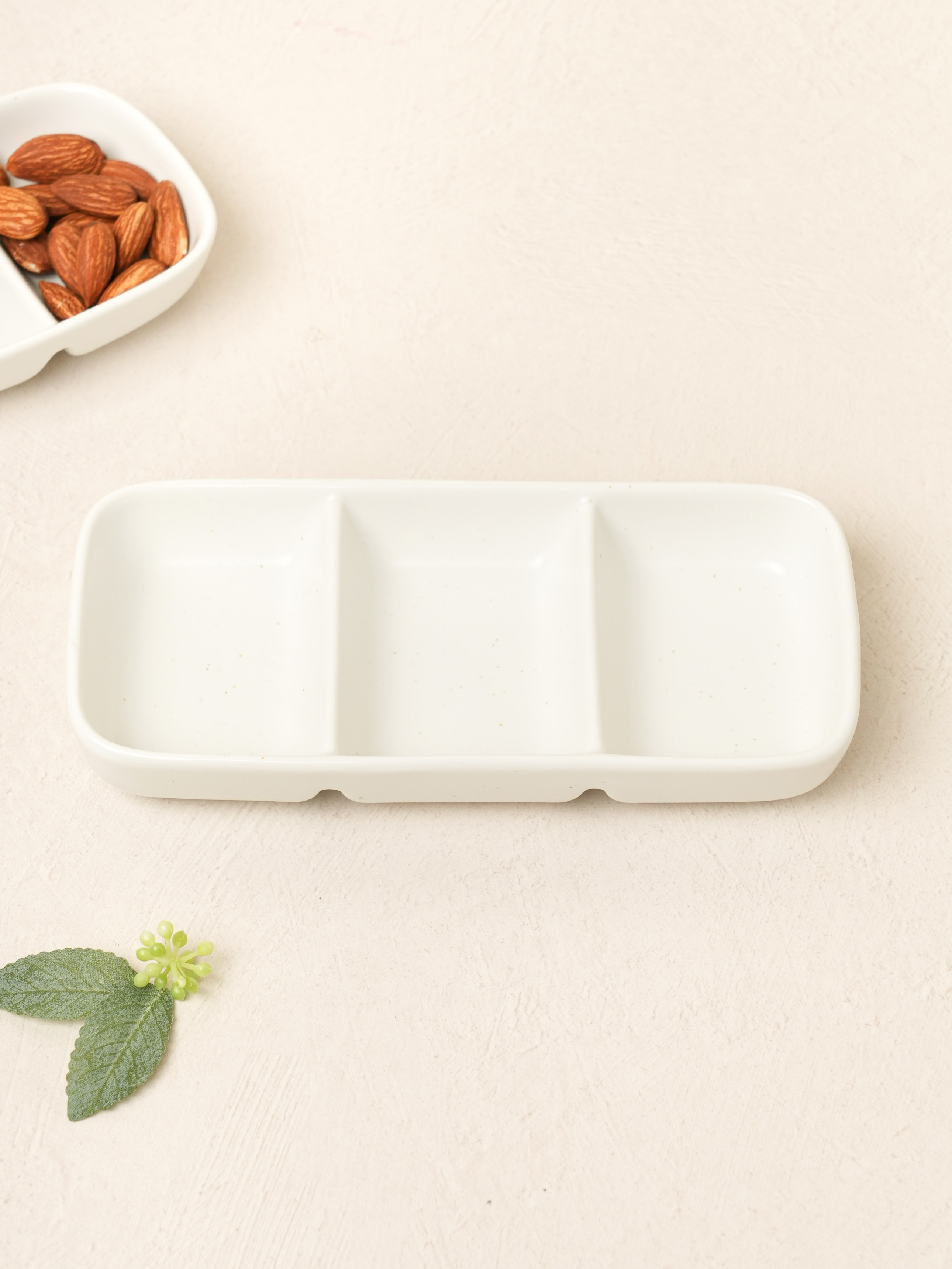 Soft white 3 compartment sharing paper 16 cm