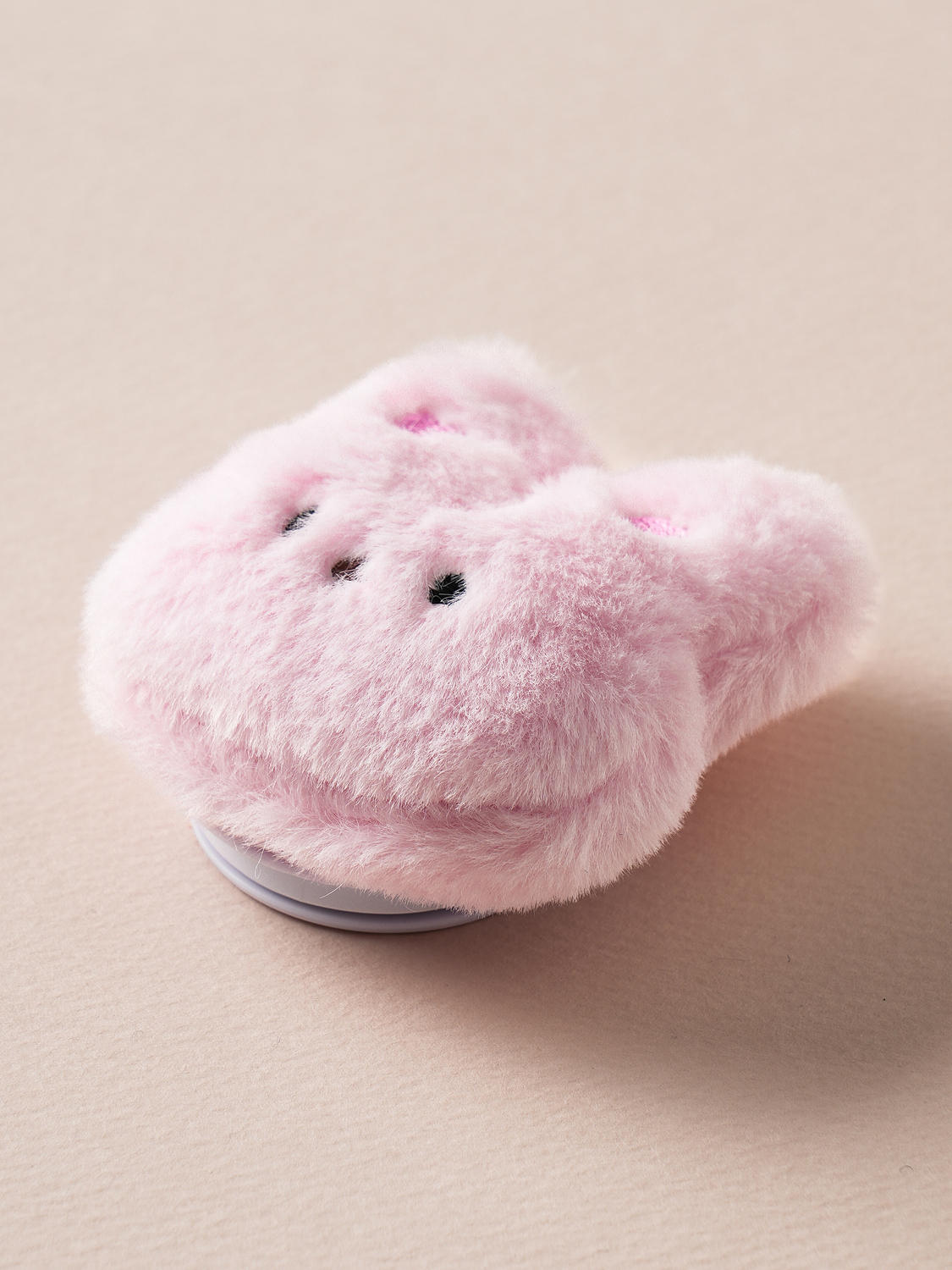 Adhesive fluffy fabric pop fingers