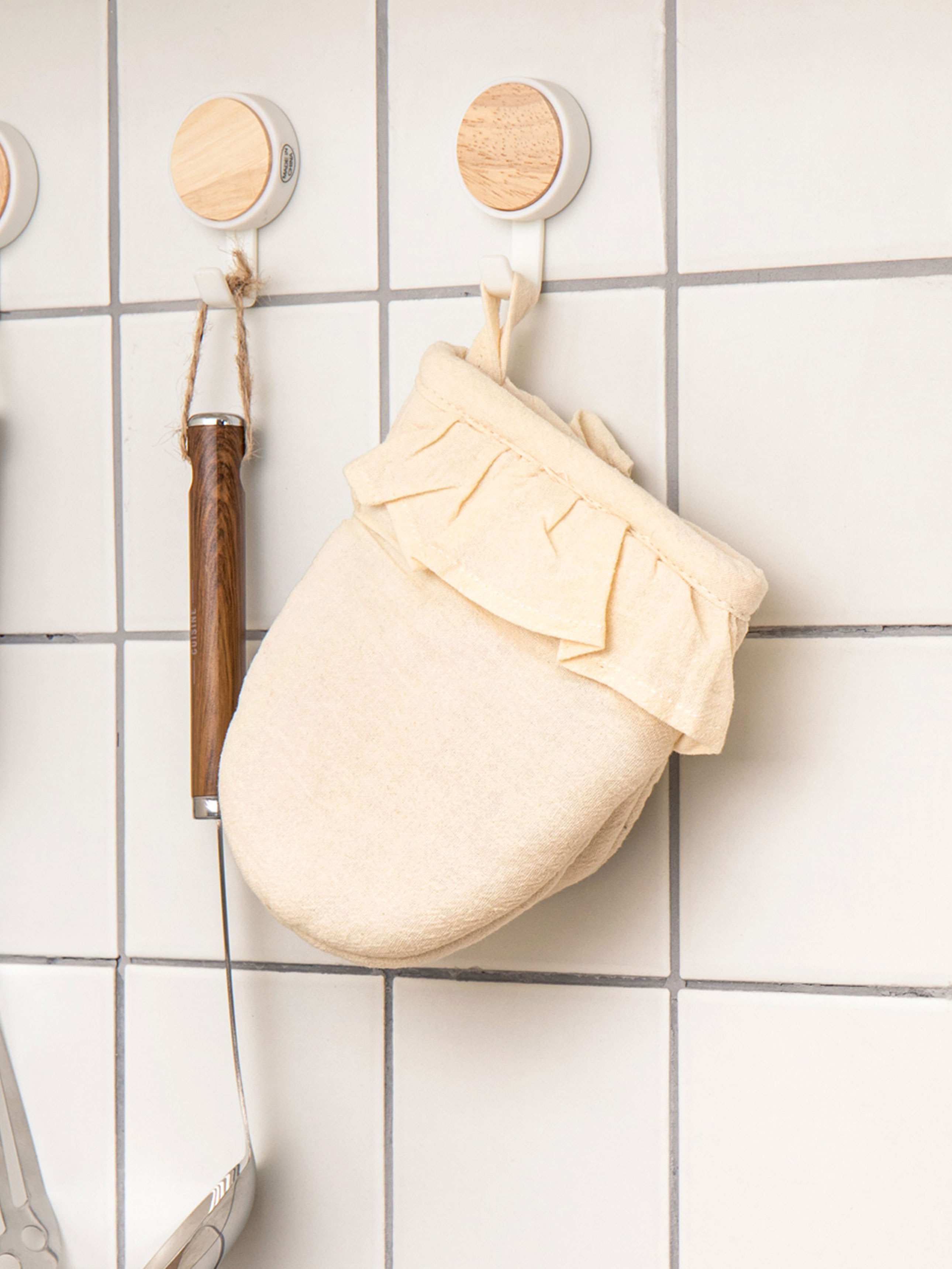 Linen Feel Ruffle Kitchen Gloves Ivory