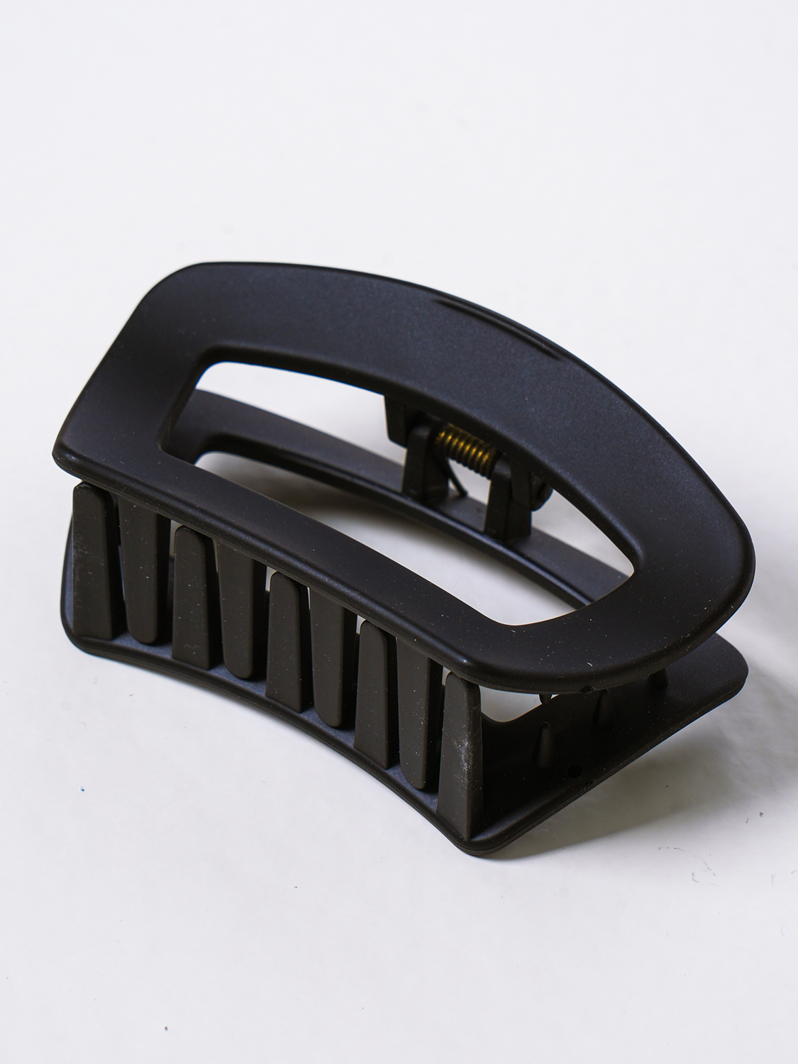Matte square frame pin black