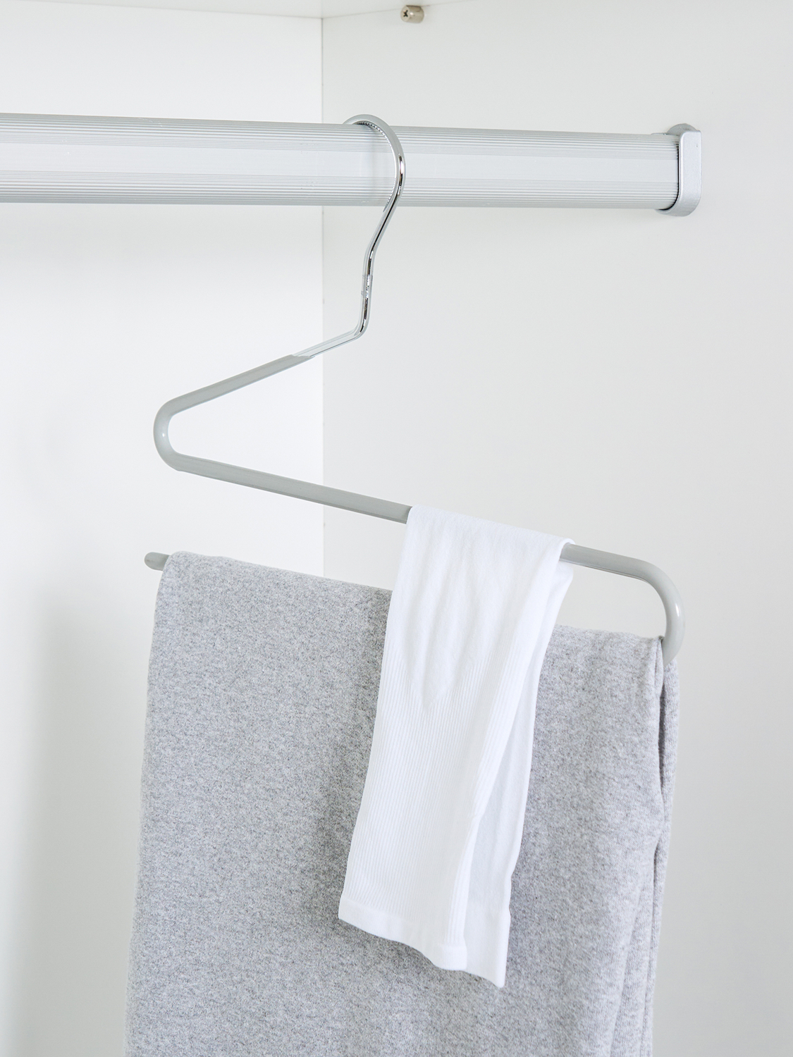 Non-slip coating 2-stage trouser hanger S type gray
